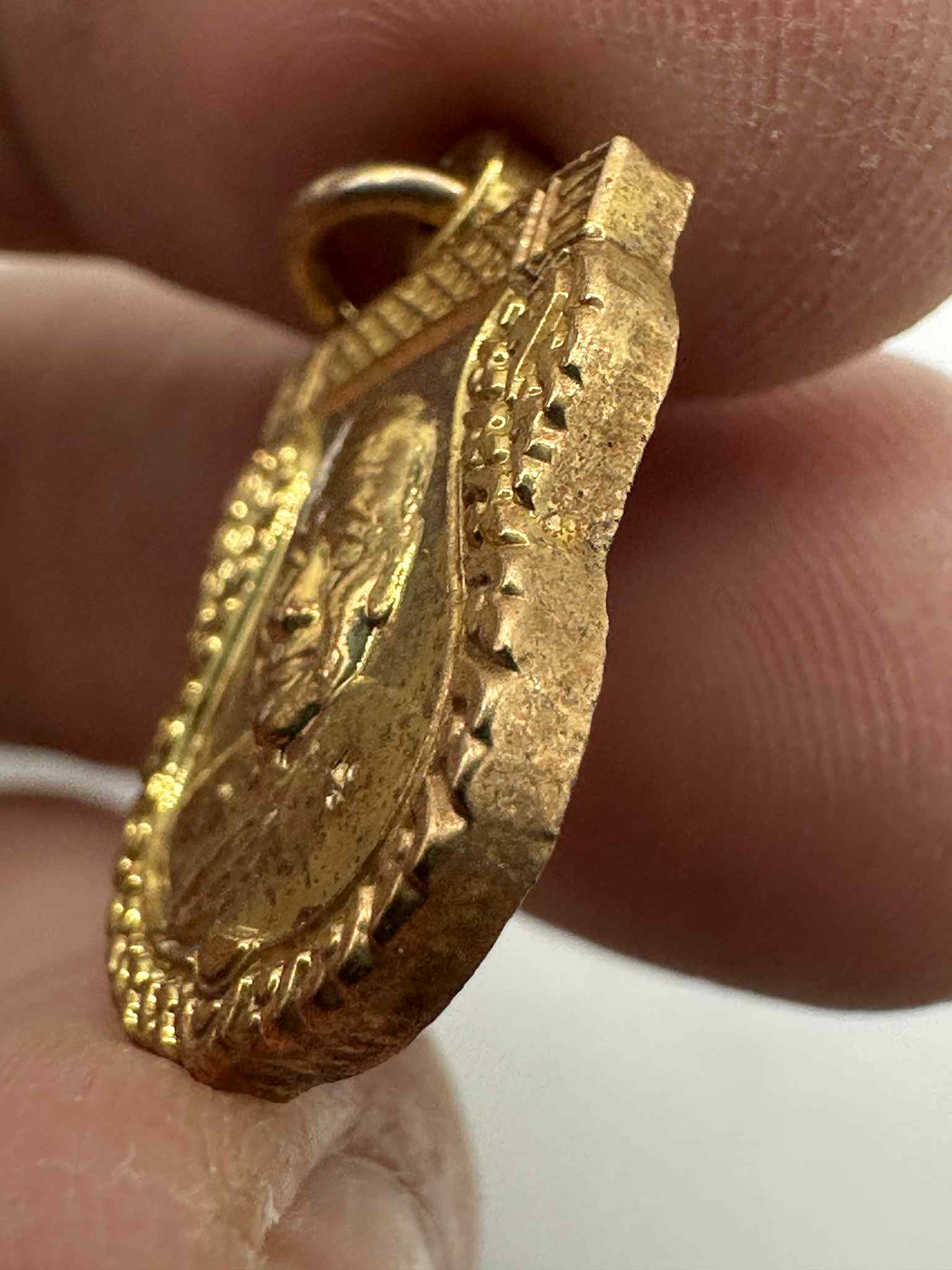 29.เหรียญกะไหล่ทอง อวยพร รุ่นเฮ็งตลอดปีดีตลอดไป หลวงพ่อเปิ่น วัดบางพระ นครปฐม