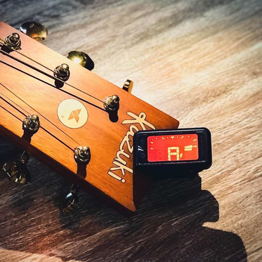 จูนเนอร์ Kazuki รุ่น T-03 เครื่องตั้งสายกีต้าร์ เบส ไวโอลิน พร้อม ถ่าน 3V.