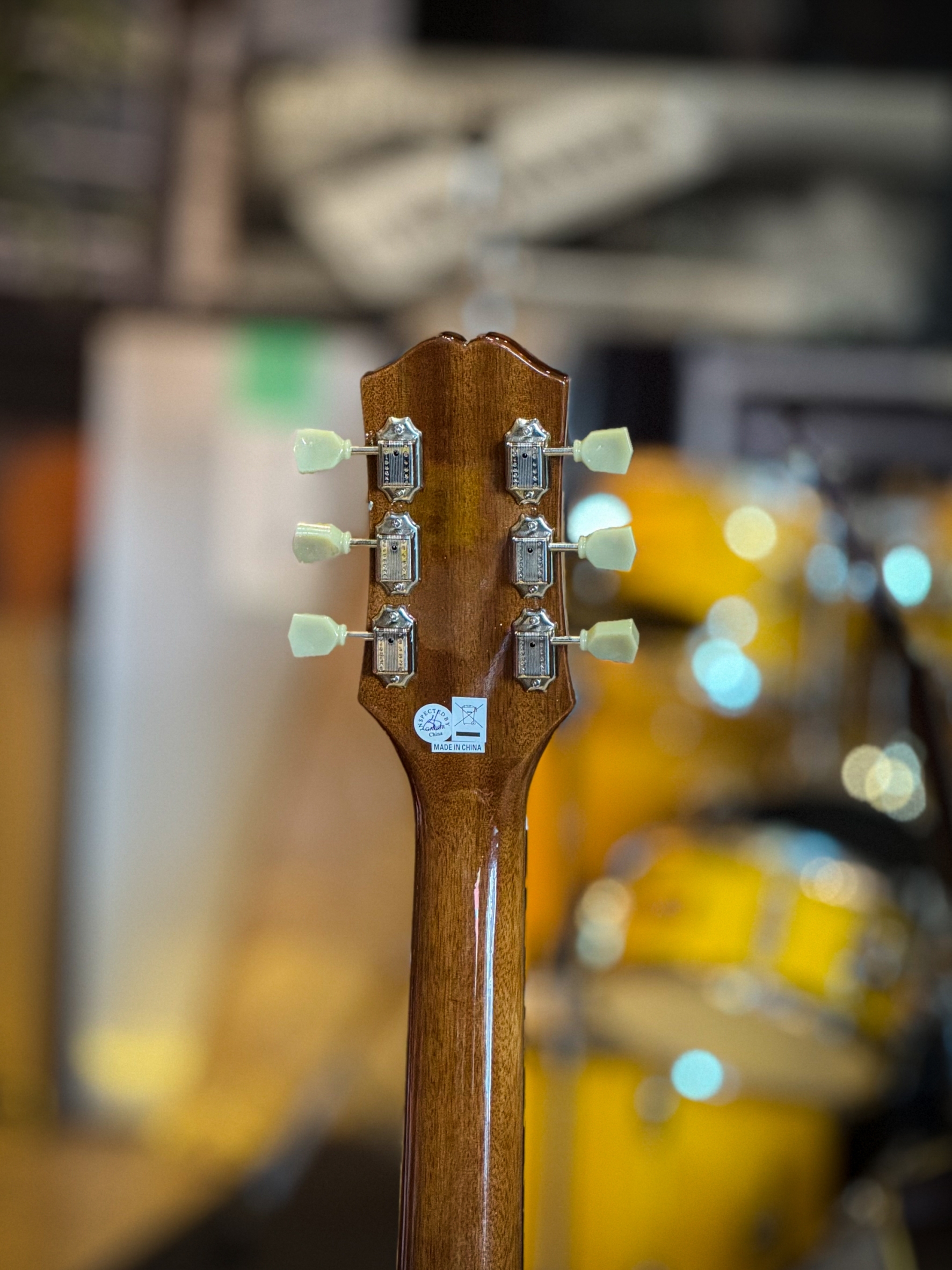 กีต้าร์โปร่งไฟฟ้า Epiphone Pro-1 สีไม้ ภาคไฟฟ้า GT-4 ฟรี กระเป๋า+สายแจ็ค+ปิ๊ก+ที่เก็บปิ๊ก