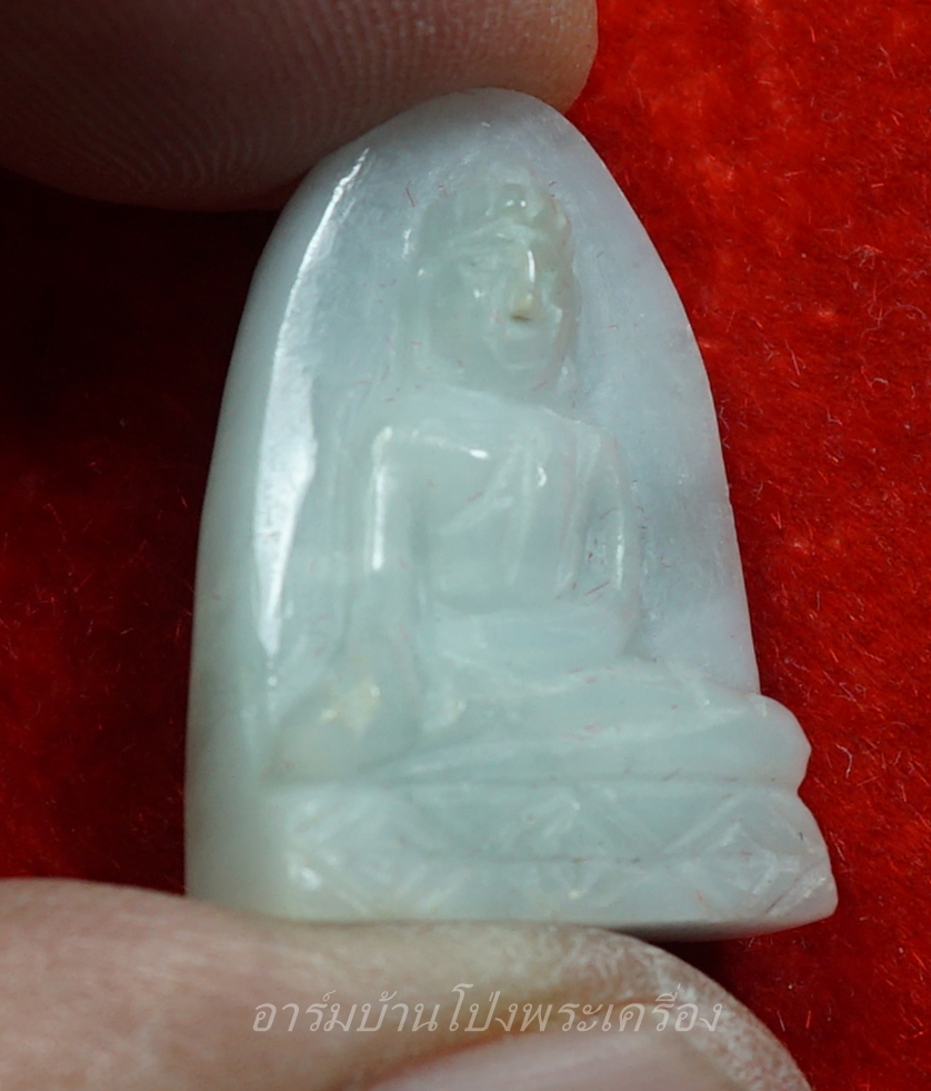 หลวงพ่อขันธ์ วัดพระศรีอารย์ พระหยกขาว พร้อมกล่องเดิม(องค์ที่11)
