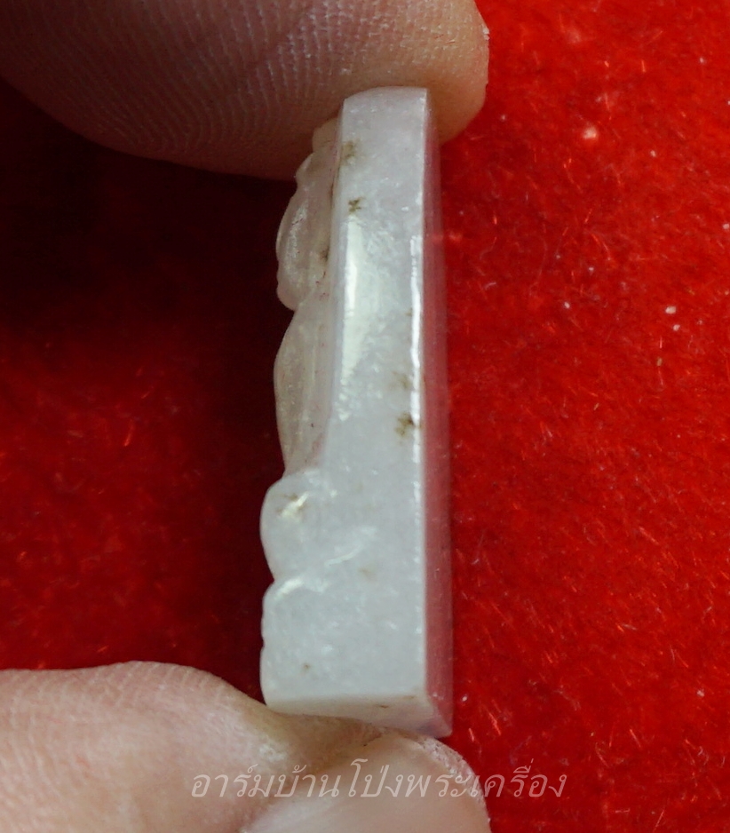 หลวงพ่อขันธ์ วัดพระศรีอารย์ พระหยกขาว พร้อมกล่องเดิม(องค์ที่13)