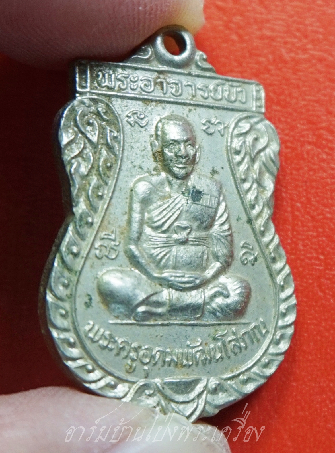 พระอาจารย์บัว วัดเขาแดน ที่ระลึกงานปิดทองฝังลูกนิมิต ปี๒๕๔๔ เนื้อกะไหล่เงิน(องค์ที่5)