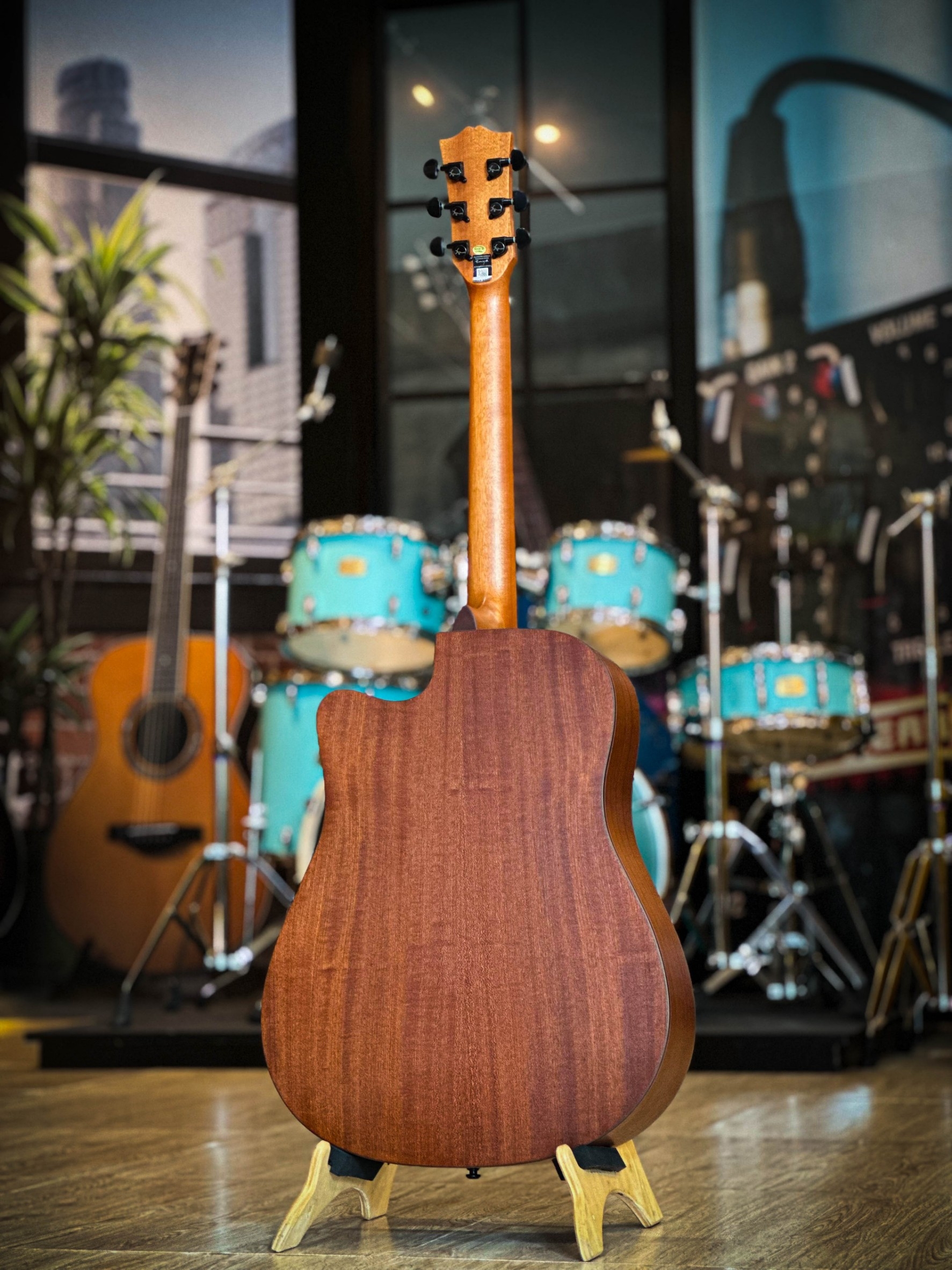 Amari By Enya AM-418C กีตาร์โปร่งไฟฟ้า 41 นิ้วคอเว้า สีไม้