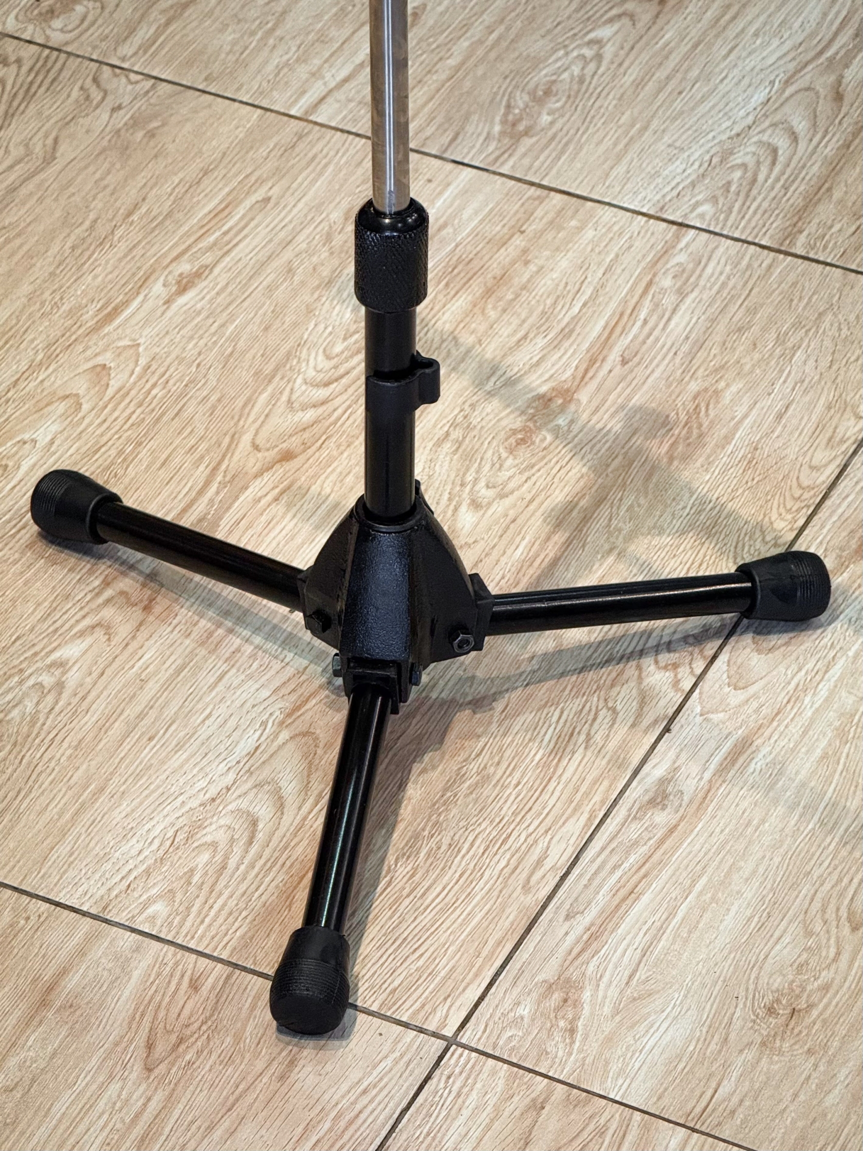 ขาตั้งไมค์ (Baby Boom) M&S รุ่น TH-001 วัสดุโครเมียมแข็งแรง ปรับความสูงได้ ใส่ไมค์ได้หลายแบบ พกพาสะดวก