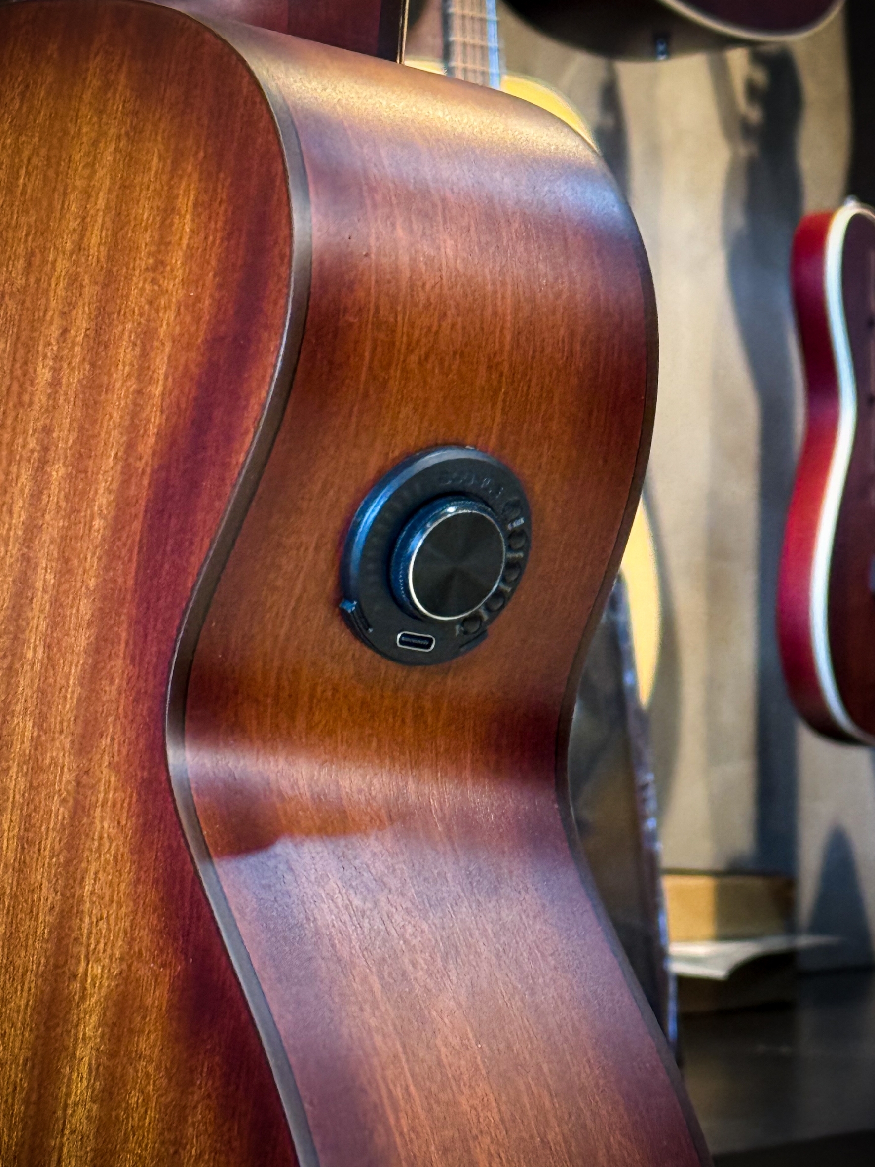 กีต้าร์โปร่ง 36 นิ้ว SAGA รุ่น GS-700R ภาคไฟฟ้า OS-1 หน้าไม้แท้ พร้อมของแถมสุดคุ้ม