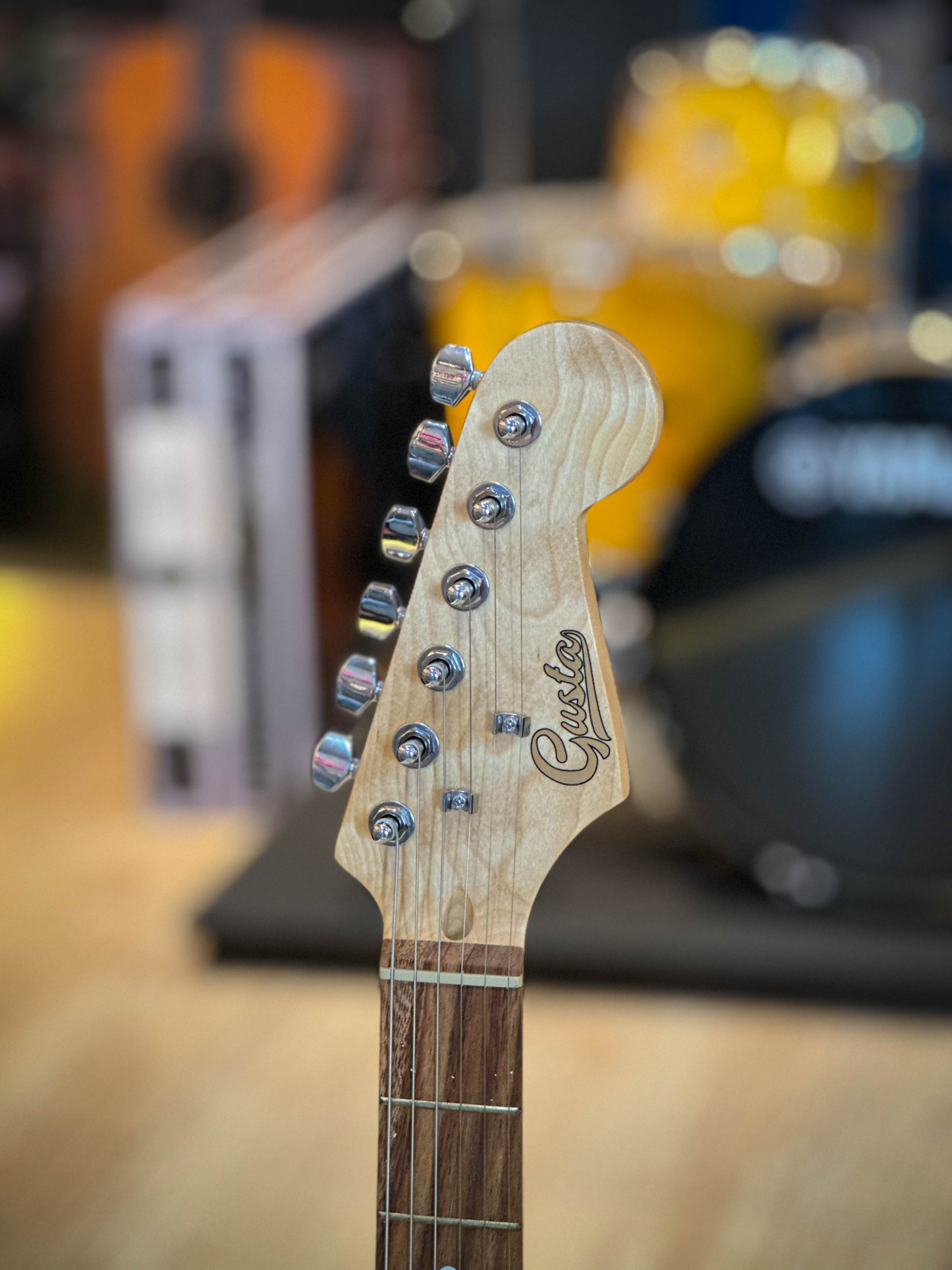 กีต้าร์ไฟฟ้า Gusta รุ่น GST-01 ปิ๊กอัพแบบ HSS มีหลายสี เสียงหนา เล่นได้ทุกแนว *รับประกันสินค้า*