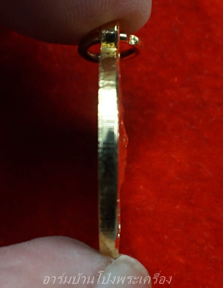 หลวงพ่อยะ วัดท่าข้าม รุ่นแรก เหรียญกลม ปี๒๕๓๐ เนื้อกะไหล่ทอง(องค์ที่3)