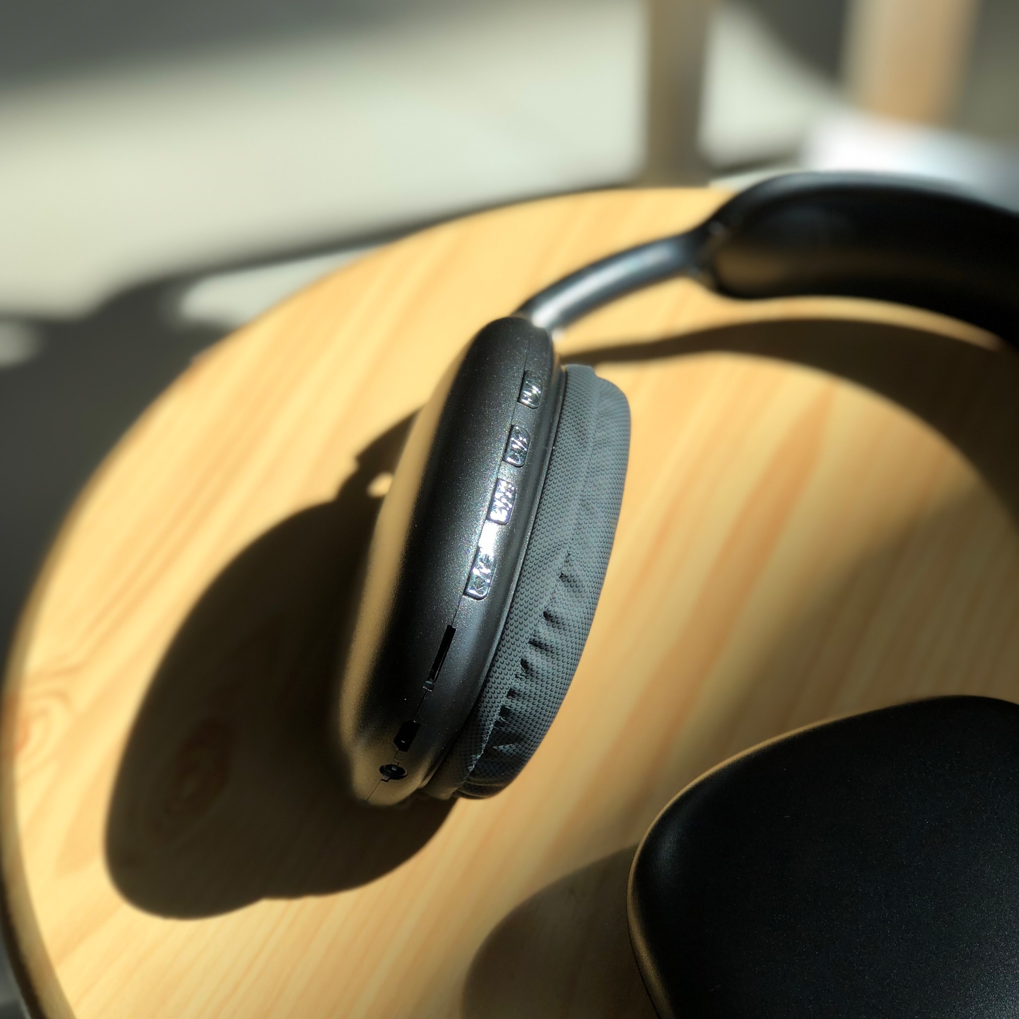 [🚚พร้อมส่ง] Airmax หูฟังบลูทูธ ใส่ SD Card ฟังเพลงจากหูฟังได้ พร้อมไมโครโฟน ตัดเสียงรบกวน Hi-Fi รองรับ TF เสียงสเตอริโอ รับประกันคุณภาพ 100 %