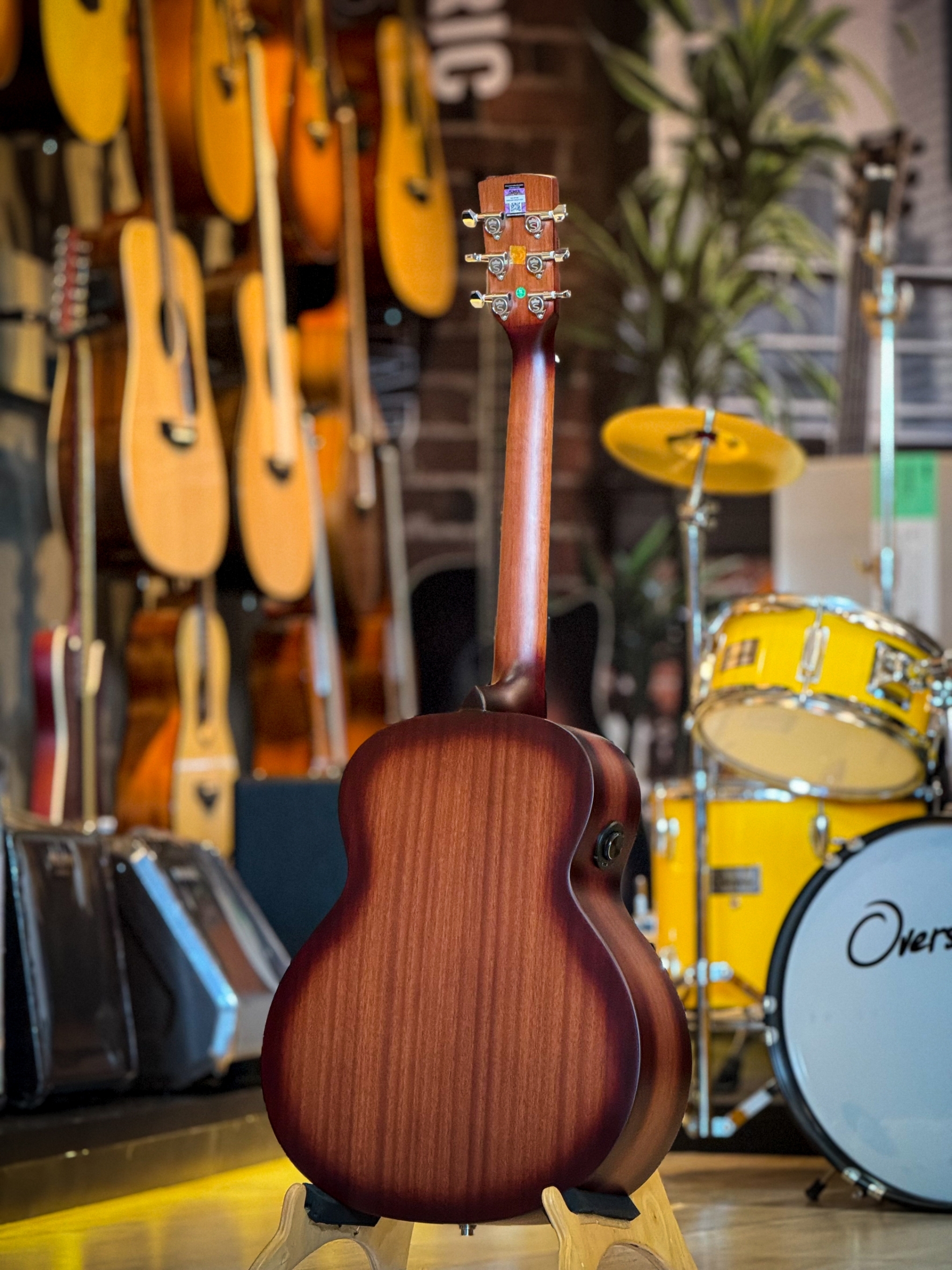 กีต้าร์โปร่ง 36 นิ้ว SAGA รุ่น GS-700S ภาคไฟฟ้า OS-1 หน้าไม้แท้ พร้อมของแถมสุดคุ้ม