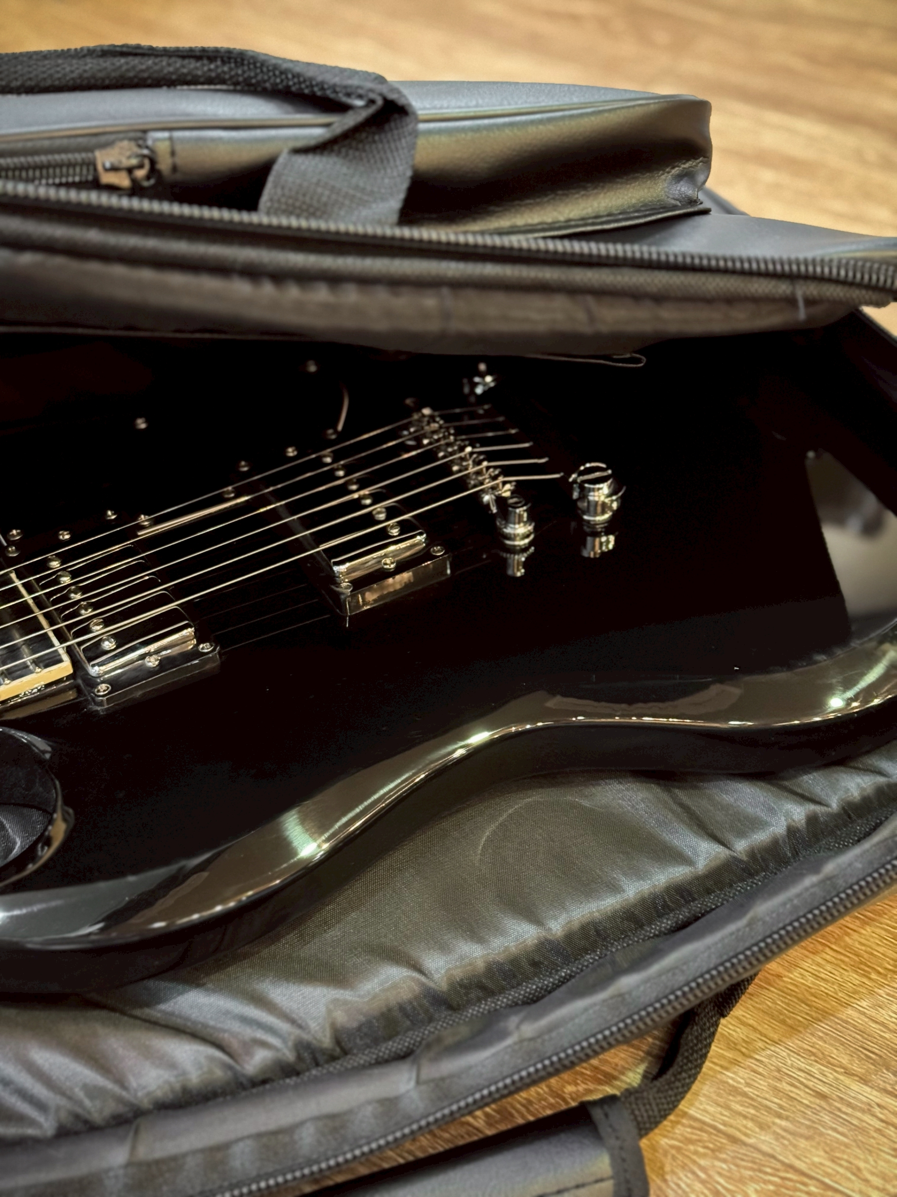 กระเป่ากีต้าร์ไฟฟ้า TAKANE Japan ฟองน้ำ 12 มิล แบบหนัง คุณภาพสูง กันน้ำ/กันรอย บุฟองน้ำหนา กันกระแทกได้ดี