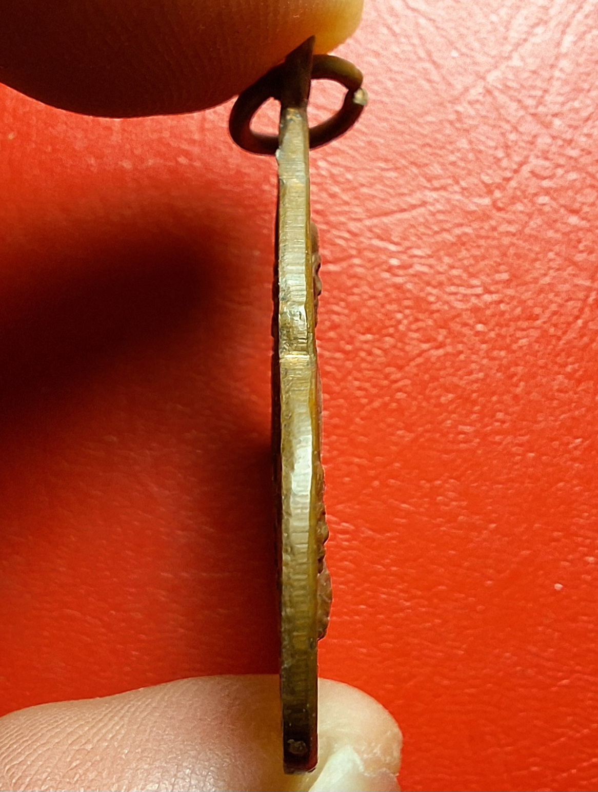 หลวงปู่ชอบ วัดเขารังเสือ รุ่นฉลองอายุ๗รอบ จับหัวเสือ เนื้อนวะ(องค์ที่3)