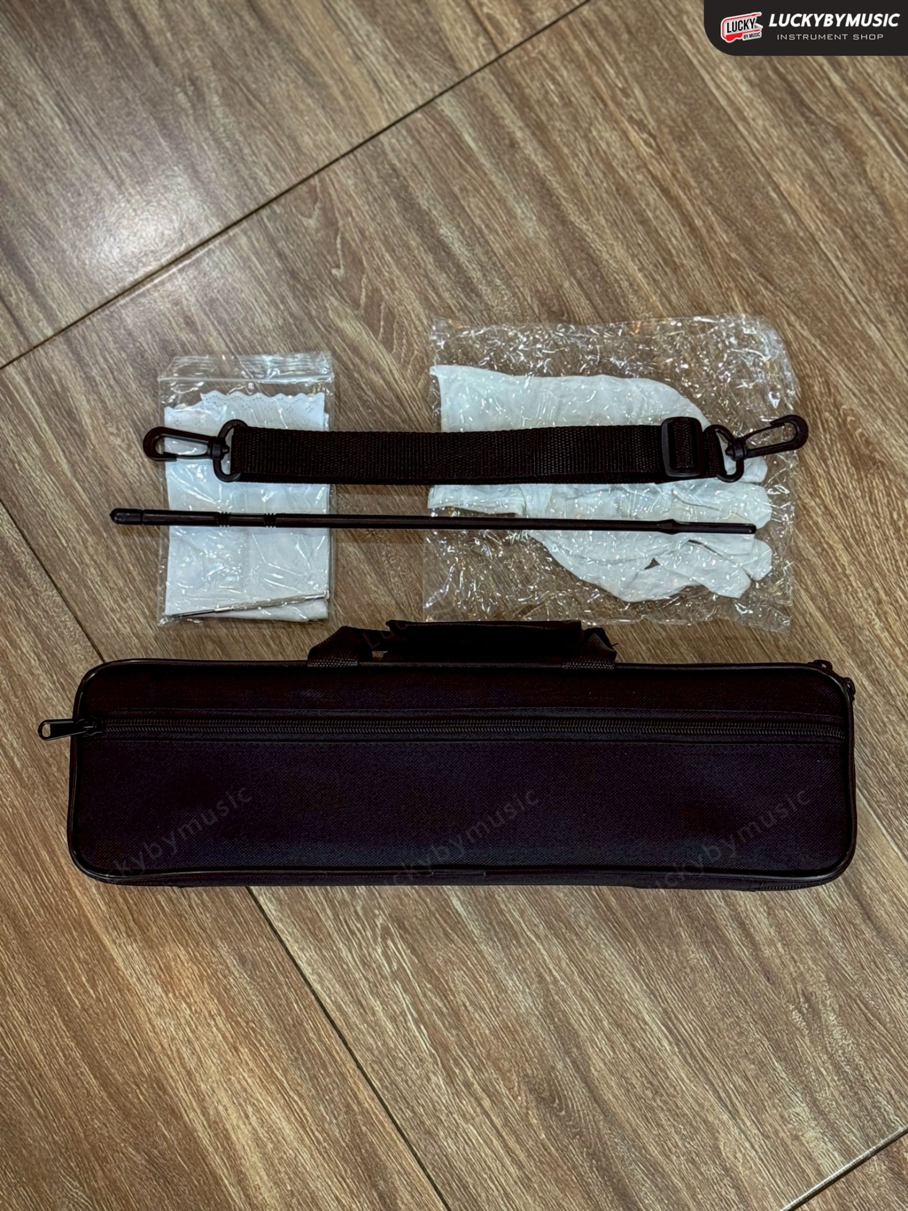 Flute ฟลูต งานโครเมี่ยม สีเงิน กล่องบุกำมะหยี่อย่างดี ป้องกันการกระแทก ฟลูต งานมาตรฐาน เหมาะการฝึกและเรียน