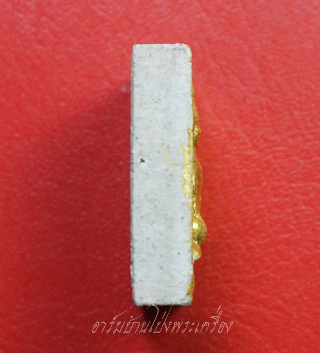 หลวงพ่อสำเภาทอง วัดเนกขัมมาราม ด้านหน้าทาทอง มีจารดินสอ เนื้อผง(องค์ที่1)