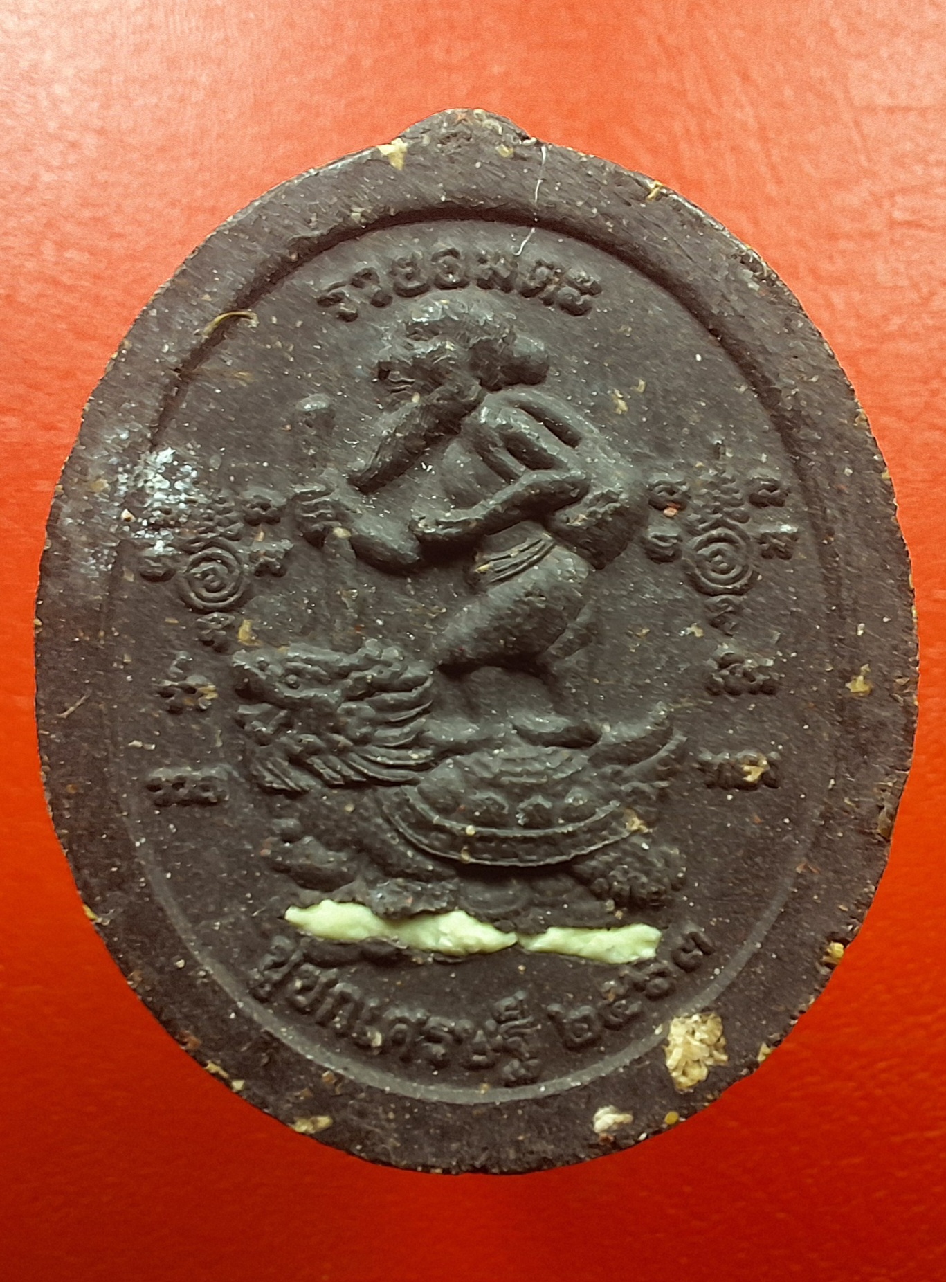 ยี่กอฮง วัดป้อมรามัญ หลังชูชกเศรษฐี รุ่นรวยอมตะ ปี๒๕๖๓ เนื้อผงสีดำฝังตะกรุด(องค์ที่1)