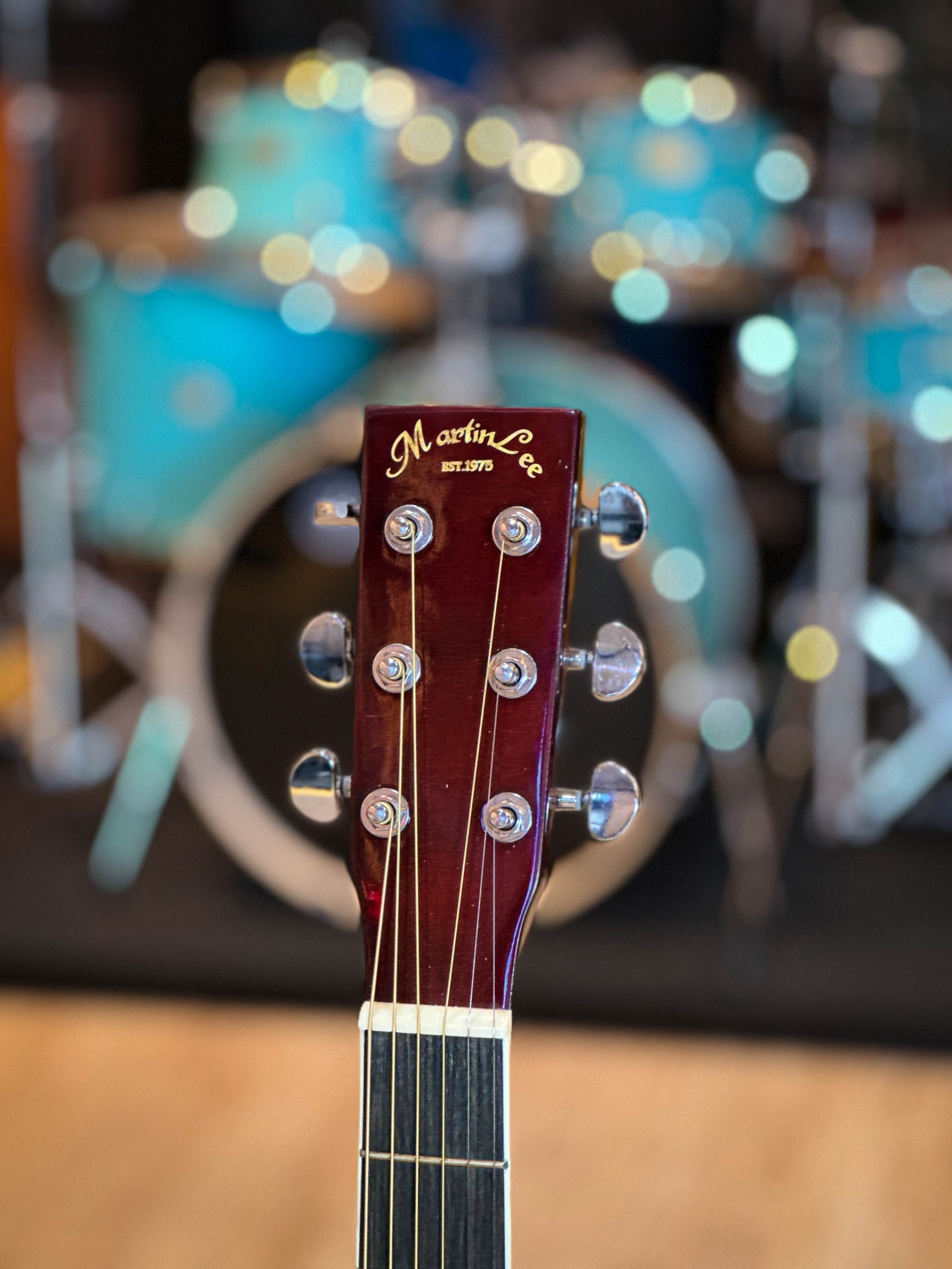 กีต้าร์โปร่งไฟฟ้า GA-40 ขนาด 40 นิ้ว EQ KLT-40 สีซันเบิร์น พร้อมของแถมครบชุด เครื่องตั้งสาย สายสะพาย และใบคอร์ด