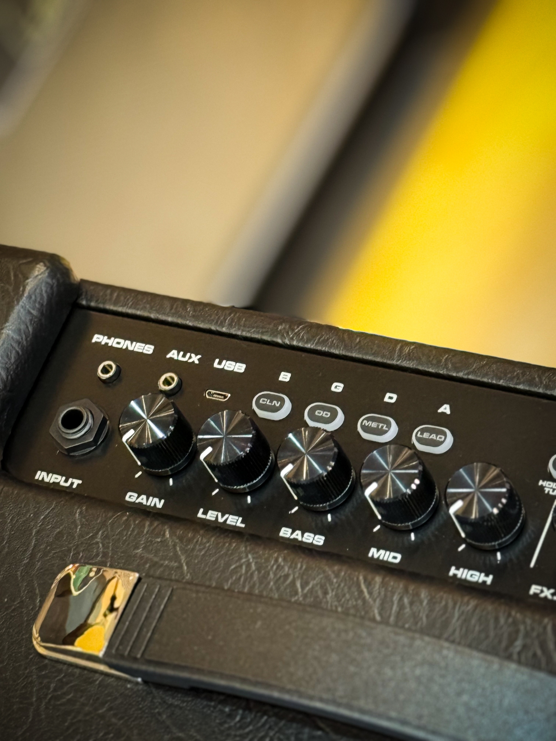 Nux รุ่น Mighty 40 BT MK II มีจูนเนอร์ในตัว / Bluetooth มาพร้อม 18 เอฟเฟ็กต์ในตัว