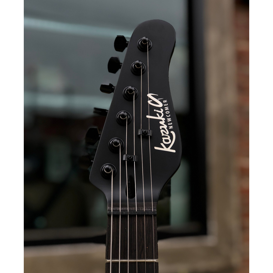 Kazuki Newcomer ST กีต้าร์ไฟฟ้า สีดำด้าน จำนวน 22 เฟร็ต ปิ๊กอัพ 2xhumbucker HH