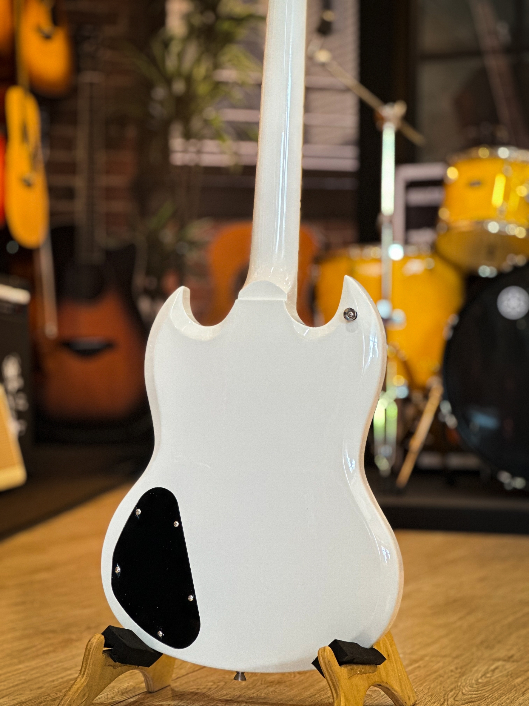 กีต้าร์ไฟฟ้า Siam Music ทรง SG ปิ๊กอัพ HH สีขาว กีตาร์ไฟฟ้า [ กระเป๋า+ปิ๊ก2อัน+สายแจ็ค+ประแจ]