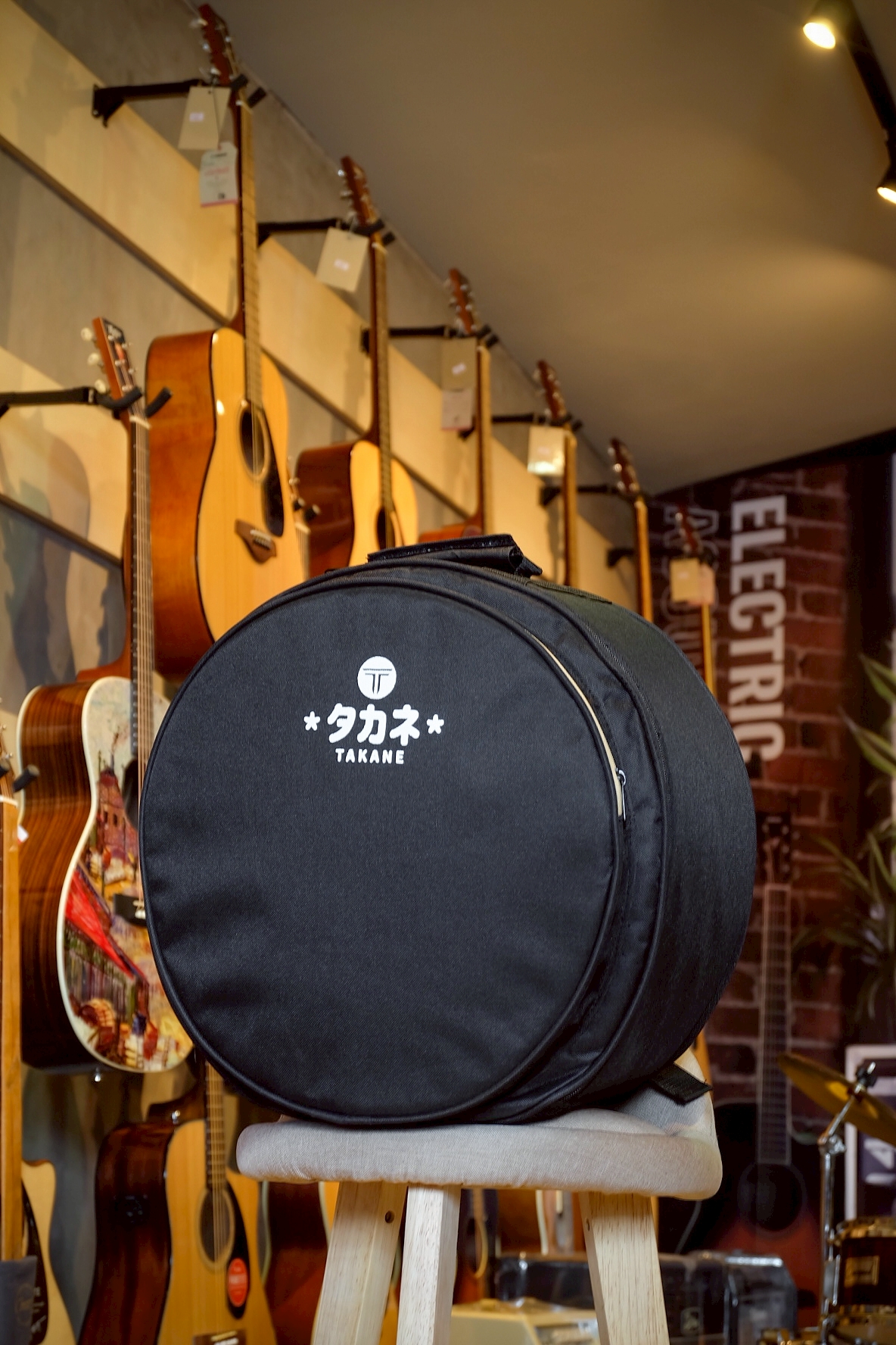 กระเป๋าสแนร์ Takane (Japan) ขนาด 14 x 7 บุฟองน้ำหนา 12 ซิปสีครีมรูปแบบทันสมัย สะพายหลังได้ ใช้งานได้สะดวก