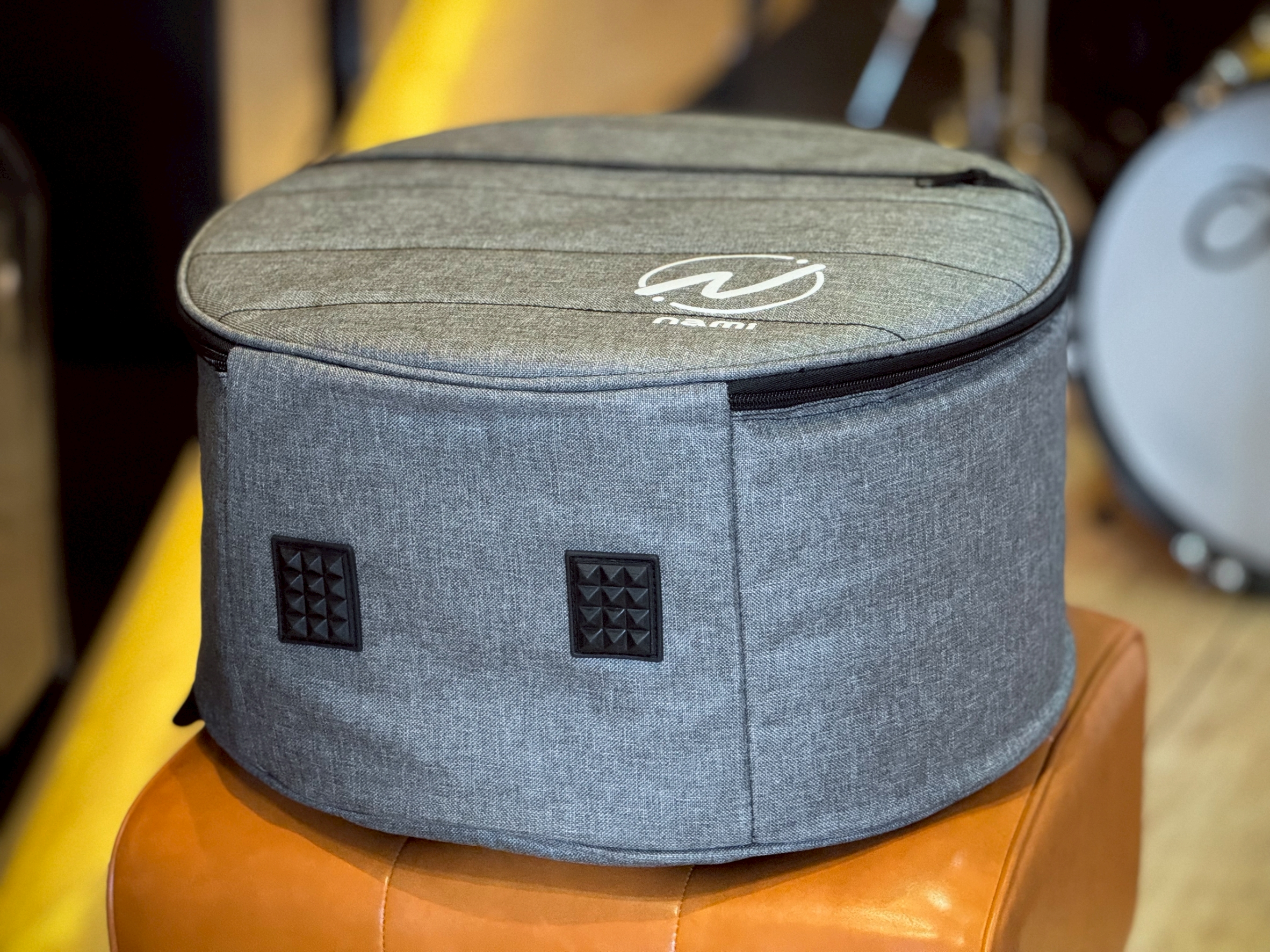 กระเป๋าสแนร์ NAMI ผ้ายีนส์เทา กระเป๋าใส่สแนร์ ฟองน้ำ 12 มิล ขนาด 14 นิ้ว บุฟองน้ำหนา มีหูหิ้ว พร้อมสายสะพาย