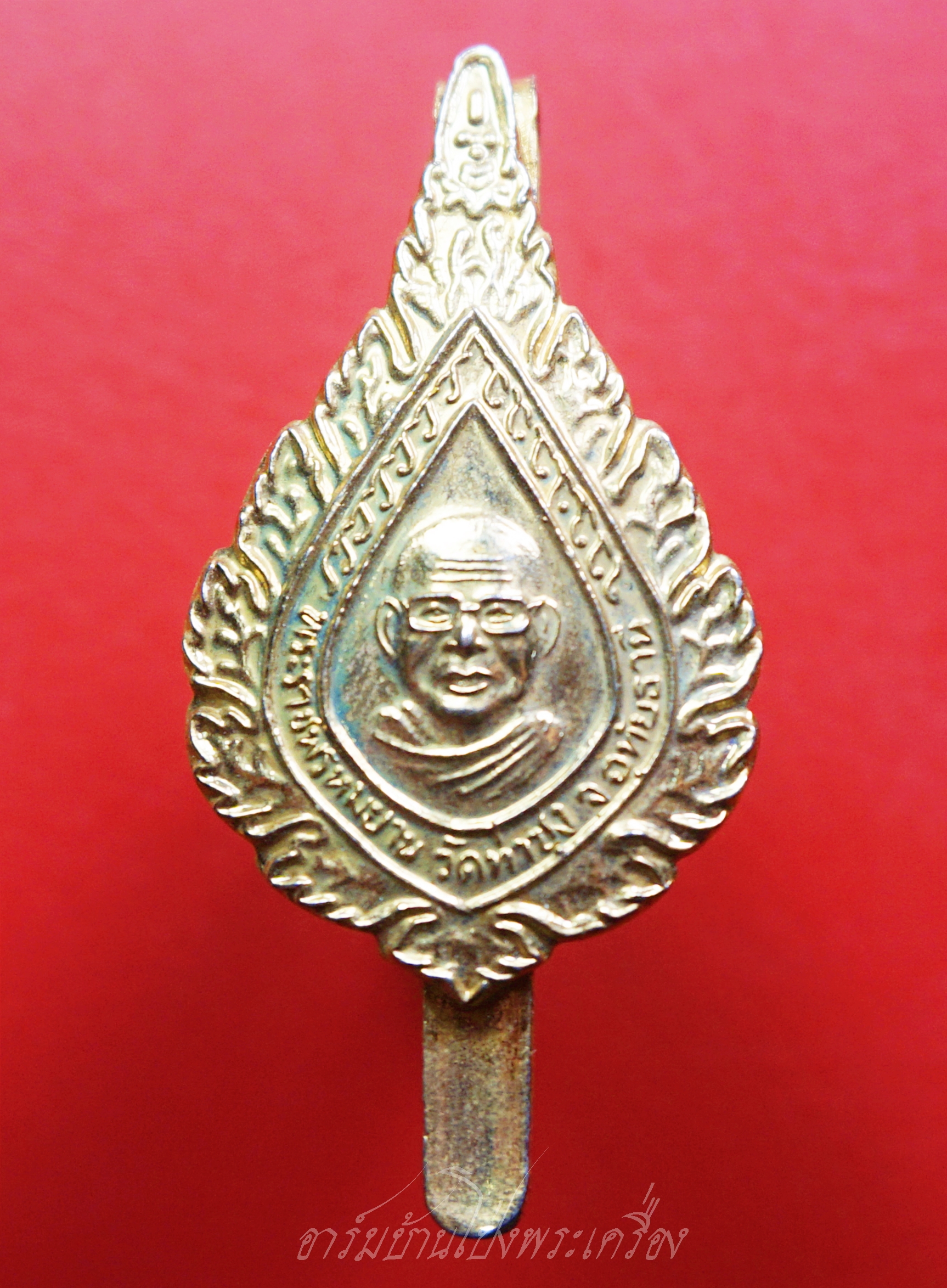 หลวงพ่อฤาษีลิงดำ วัดท่าซุง แหนบพัดยศ เนื้อกะไหล่ทอง(องค์ที่8)