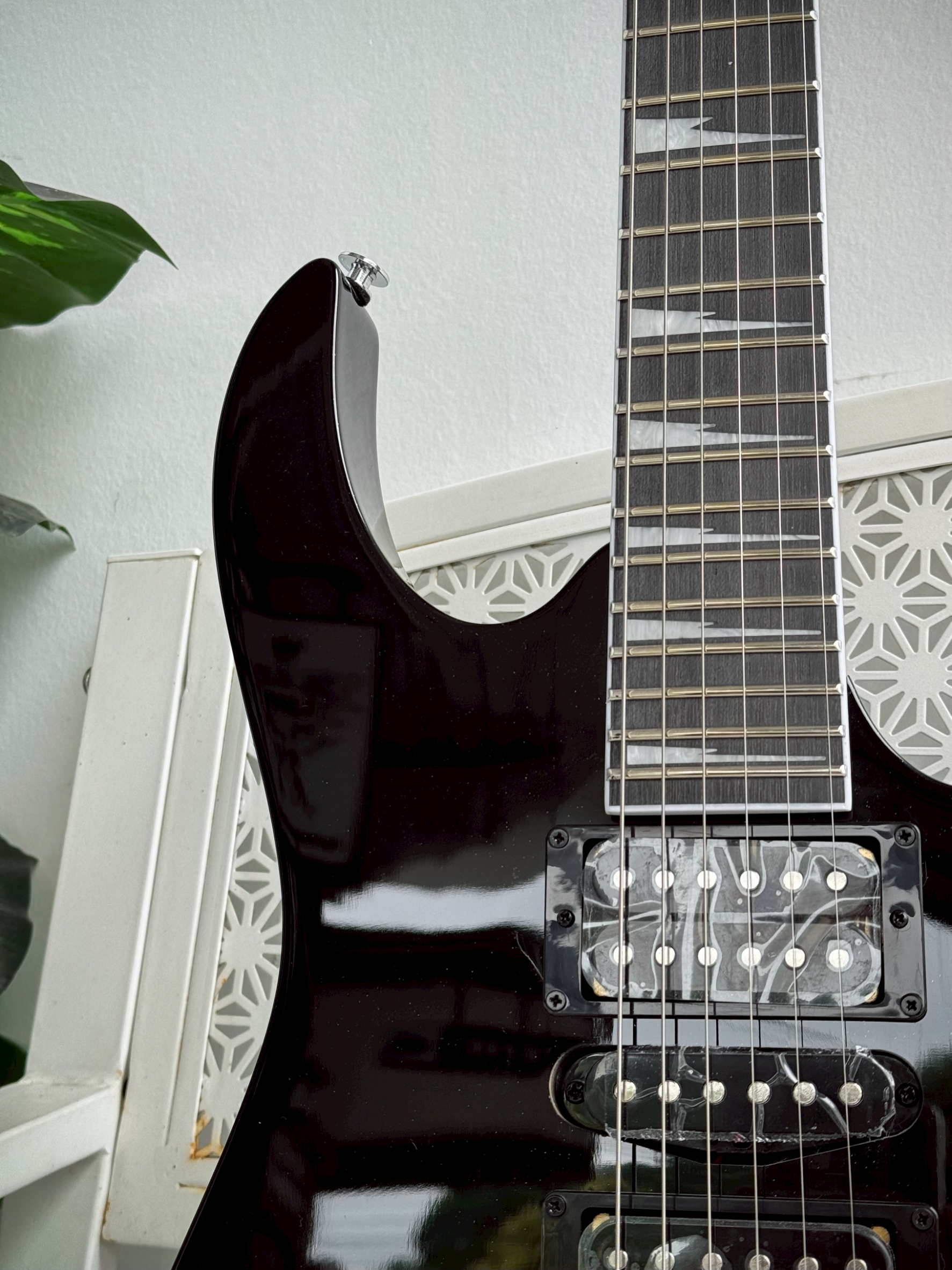 Ibanez GRG170DX กีตาร์ไฟฟ้า เสียงเด้งๆทำทรงคอแบบ GRG ที่บางและจับง่ายถนัดมือ เสียง ดุ สะใจ