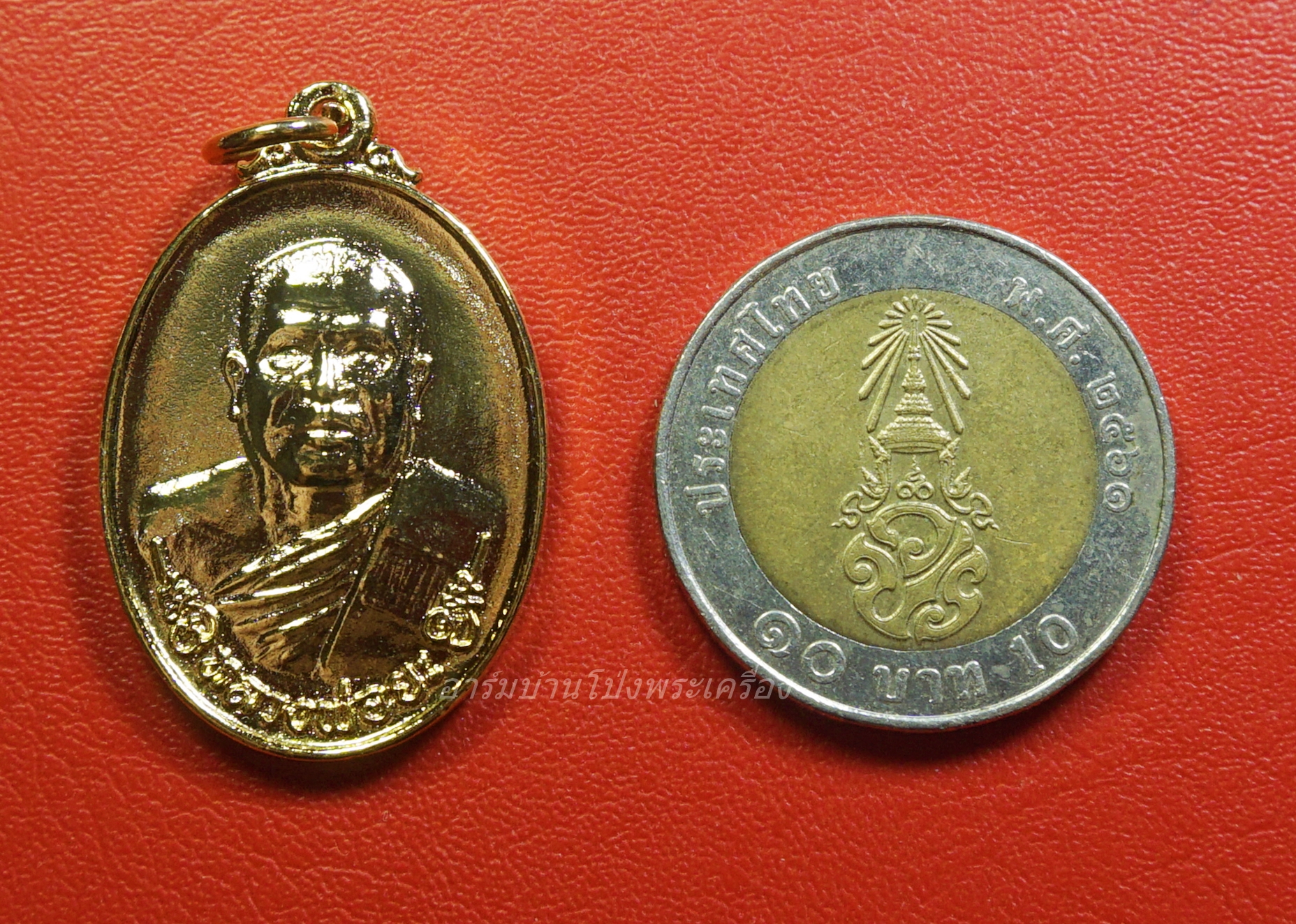 หลวงพ่อยะ วัดท่าข้าม รุ่นแรก ปี๒๕๓๐ เหรียญรูปไข่ พิมพ์เล็ก เนื้อกะไหล่ทอง(องค์ที่2)