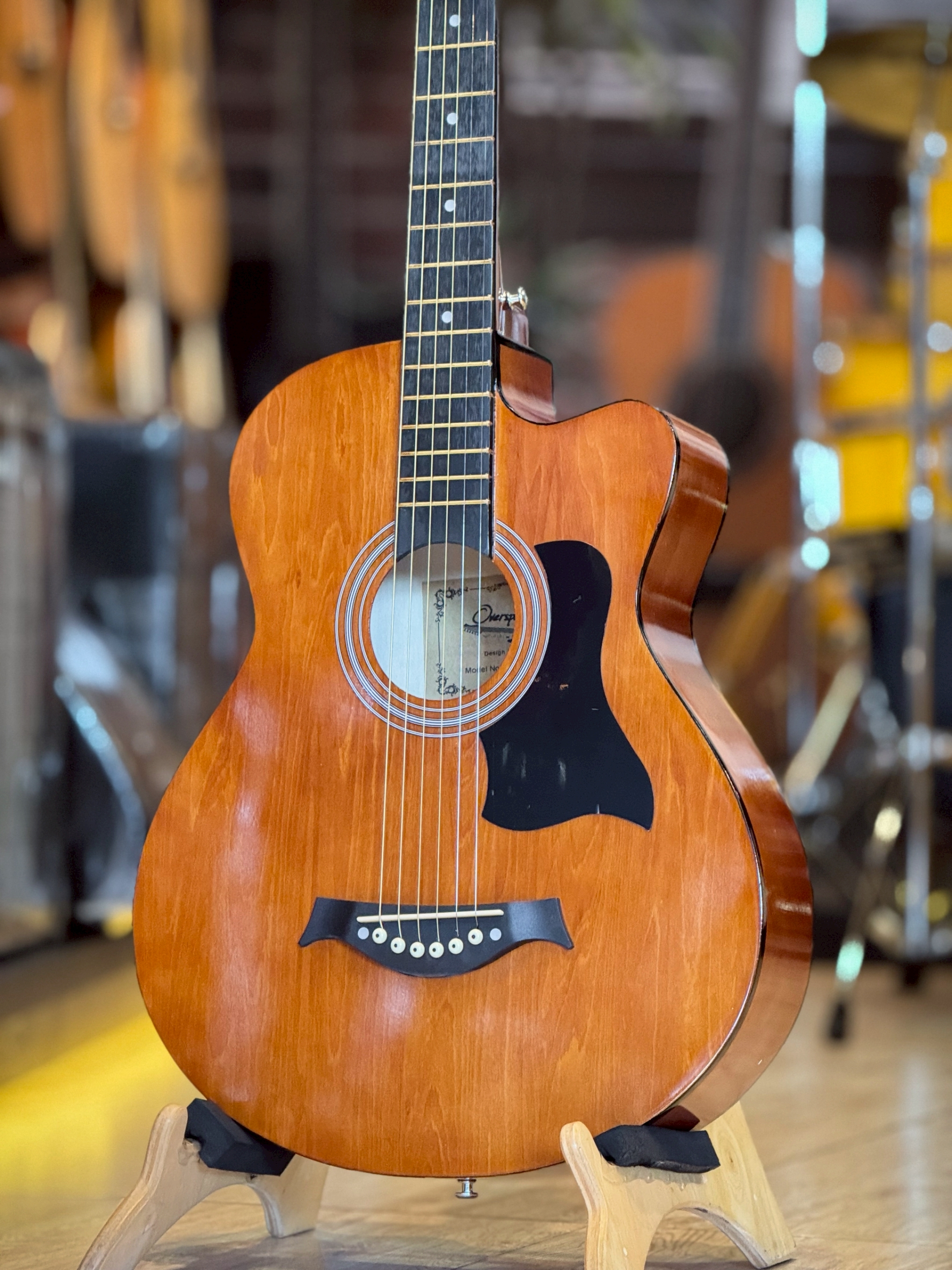 กีต้าร์โปร่ง Overspeed 38 นิ้ว รุ่น OS-38C สีชมพู มีเหล็กขันคอ พร้อม กระเป๋า ปิ๊ก 4 ชิ้น ประแจ (เลือกรับเครื่องตั้งสาย)