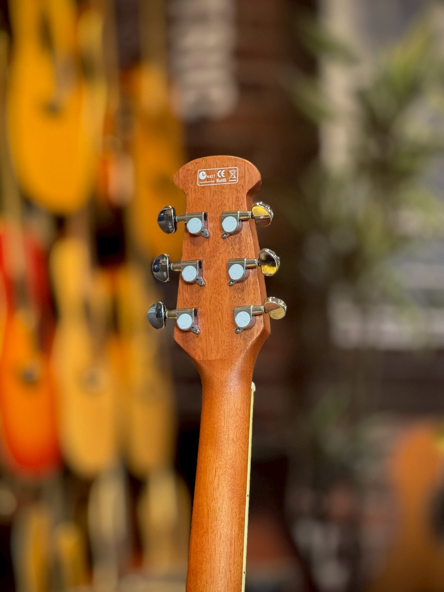 Overspeed กีต้าร์โปร่งไฟฟ้าหลังเต่า สีไม้ พร้อม กระเป๋า คาโป้ ปิ๊ก4อัน คู่มือ ประแจ