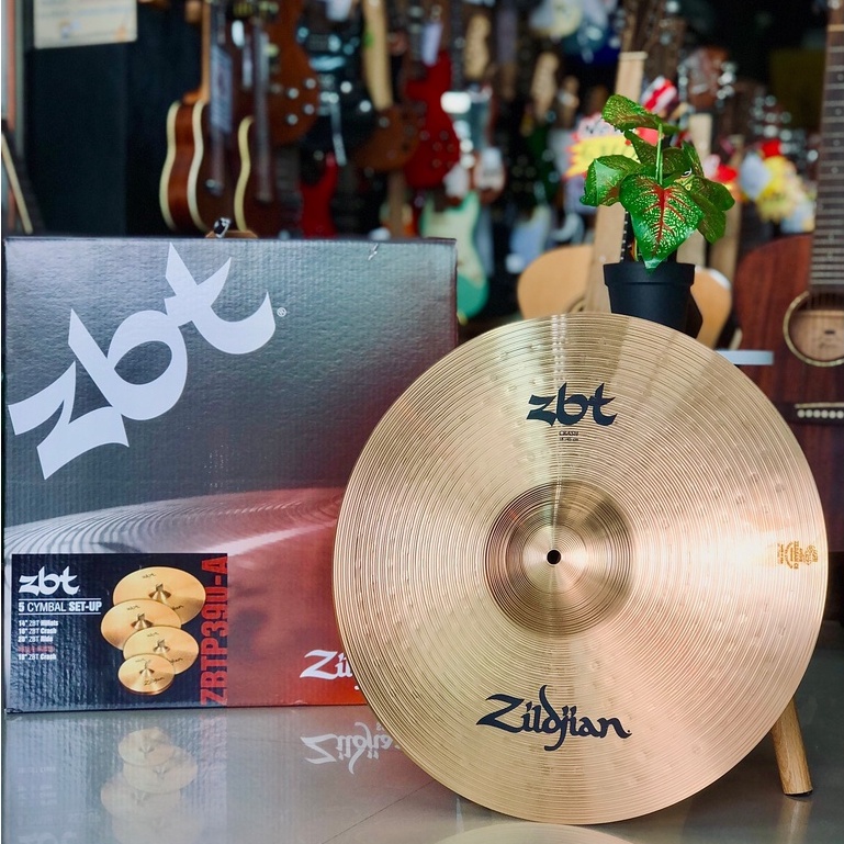 Zildjian ฉาบ รุ่น ZBT Crash ขนาด 18 นิ้ว ตัวฉาบจะหล่อจากทองแดง ภายนอกเคลือบเงา