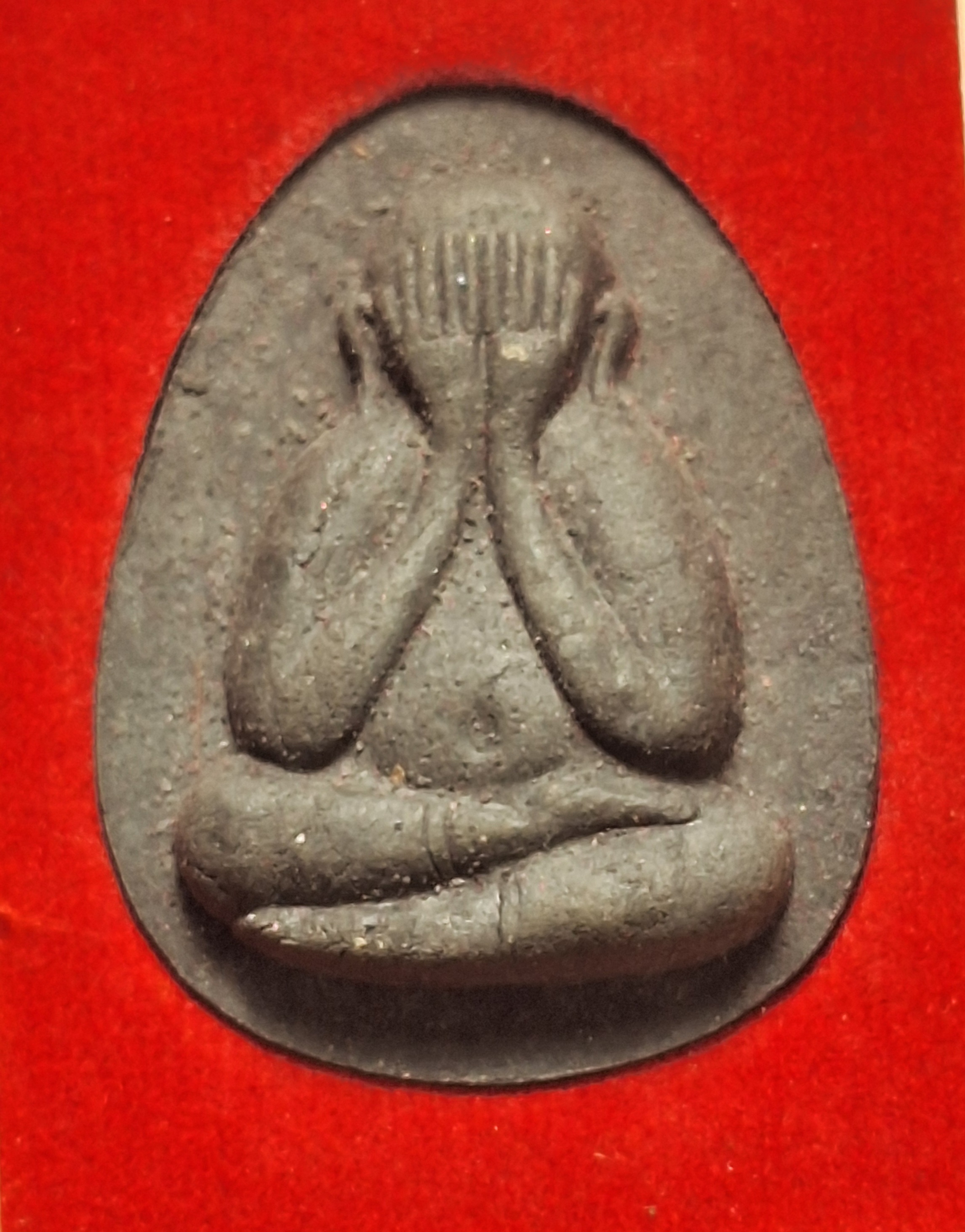 หลวงปู่โต๊ะ วัดประดู่ฉิมพลี ออกวัดถ้ำสิงโตทอง ปิดตา๑๑๑ปี เนื้อผงสีดำ(องค์ที่1)