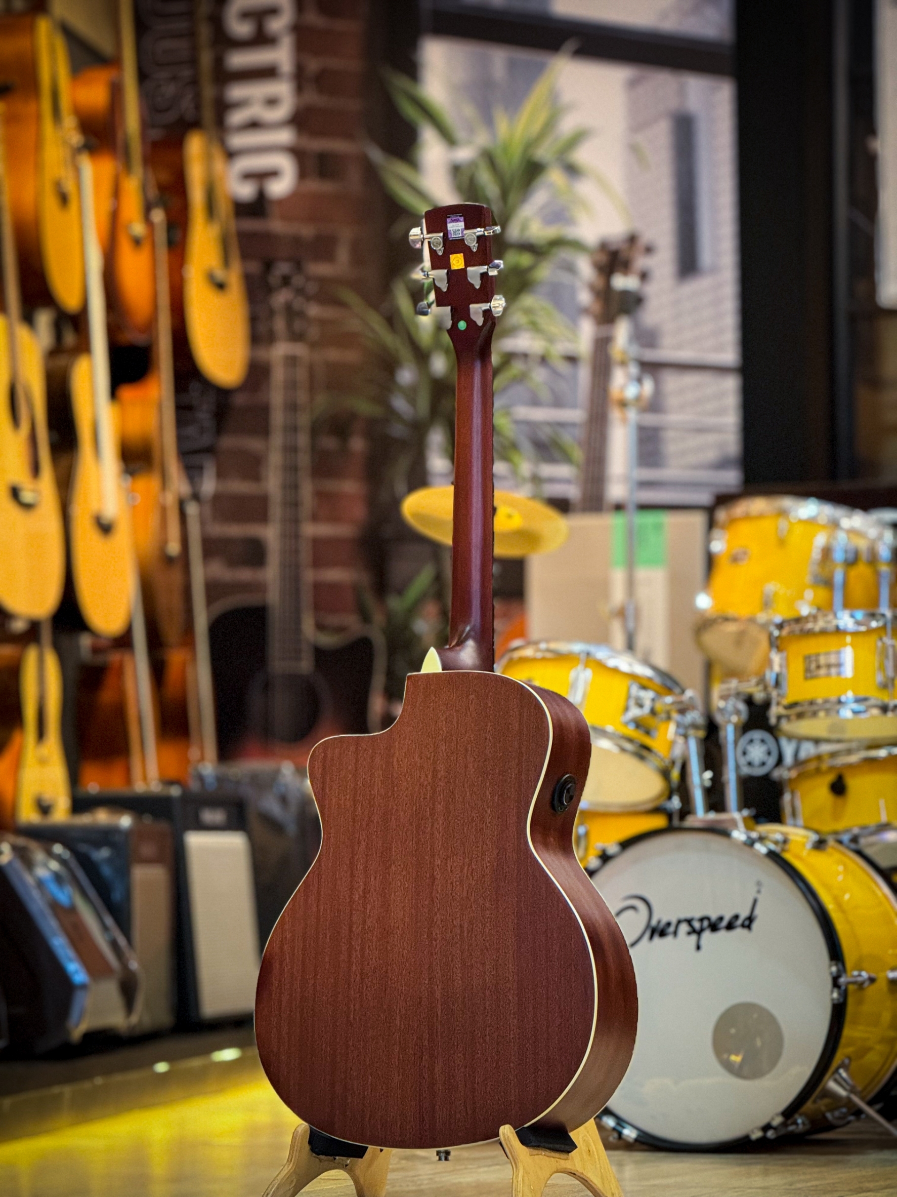 กีต้าร์โปร่ง SAGA รุ่น SF-700GC ภาคไฟฟ้า OS-1 ขนาด 41 นิ้ว หน้าไม้แท้ พร้อมของแถมสุดคุ้ม