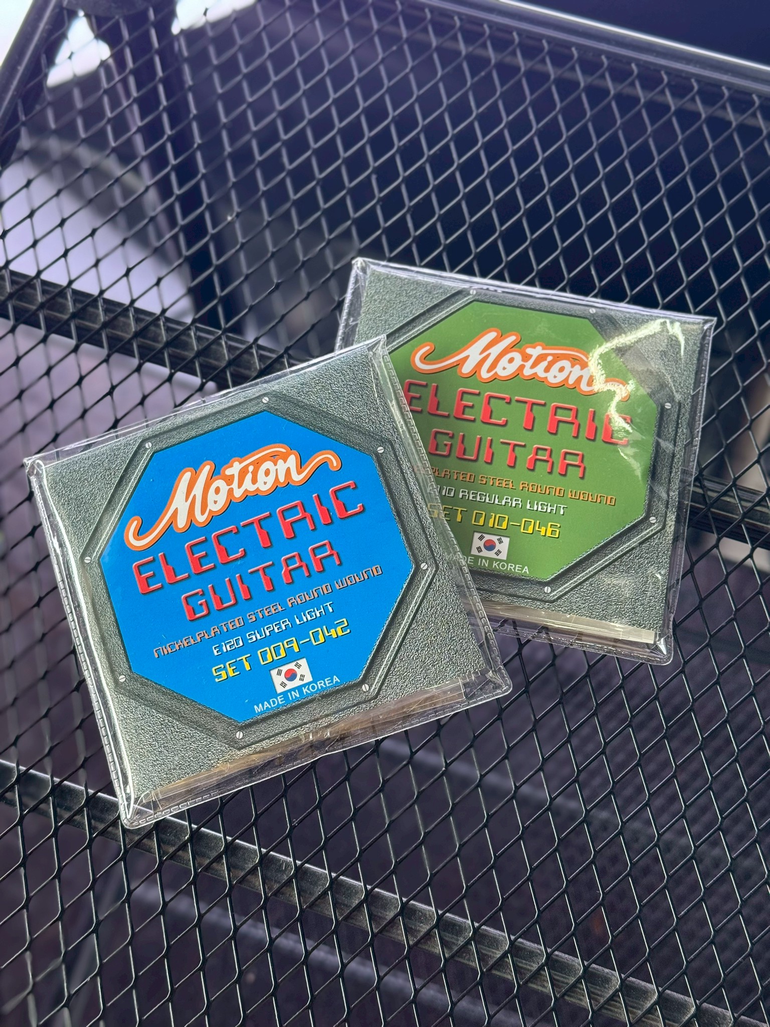 Motion สายกีตาร์ไฟฟ้า ครบชุด 6 เส้น รุ่น E120 เบอร์ 9 / E110 เบอร์ 10 - ของแท้จากเกาหลี