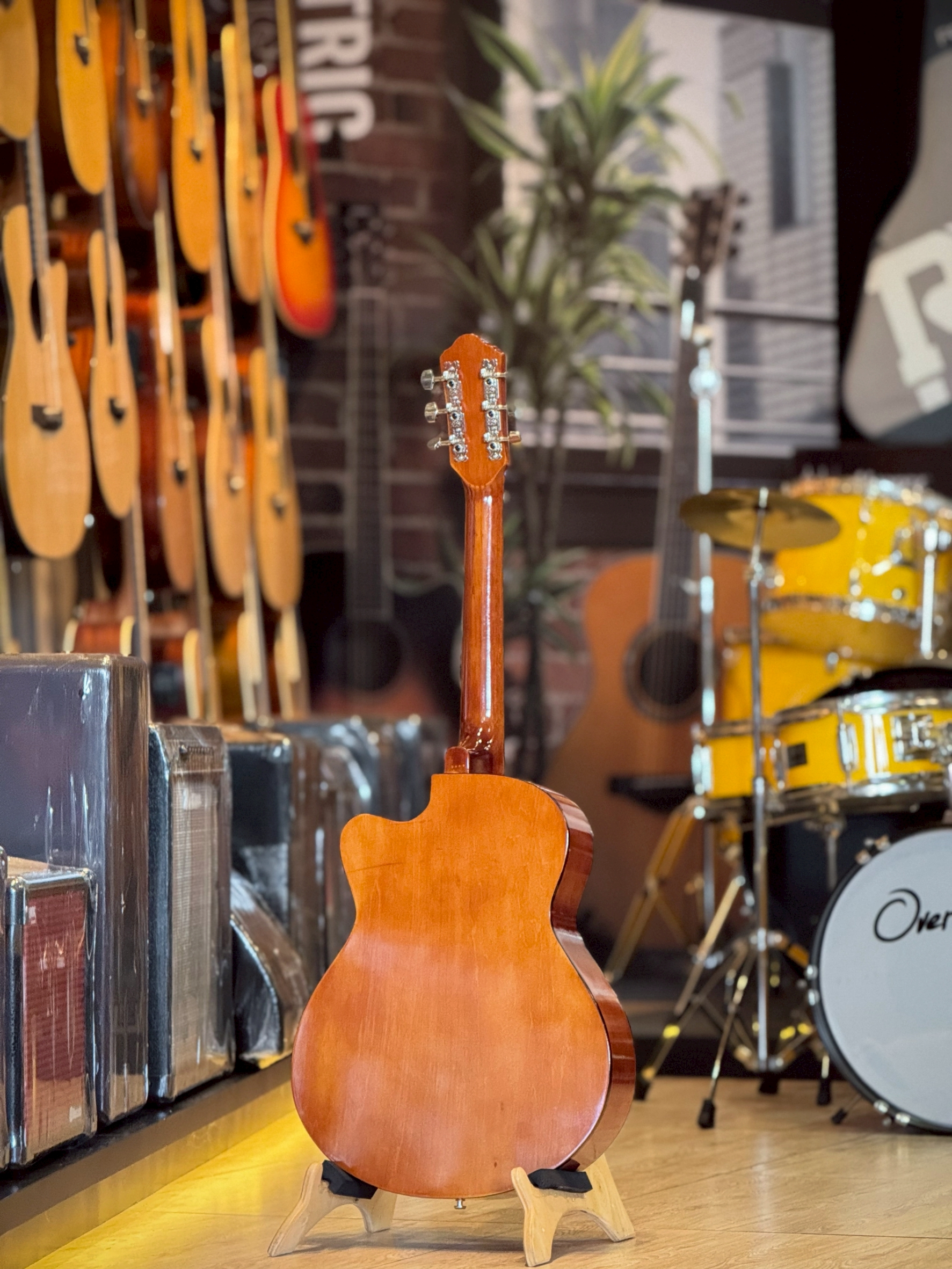 กีต้าร์โปร่ง Overspeed 38 นิ้ว รุ่น OS-38C สีชมพู มีเหล็กขันคอ พร้อม กระเป๋า ปิ๊ก 4 ชิ้น ประแจ (เลือกรับเครื่องตั้งสาย)