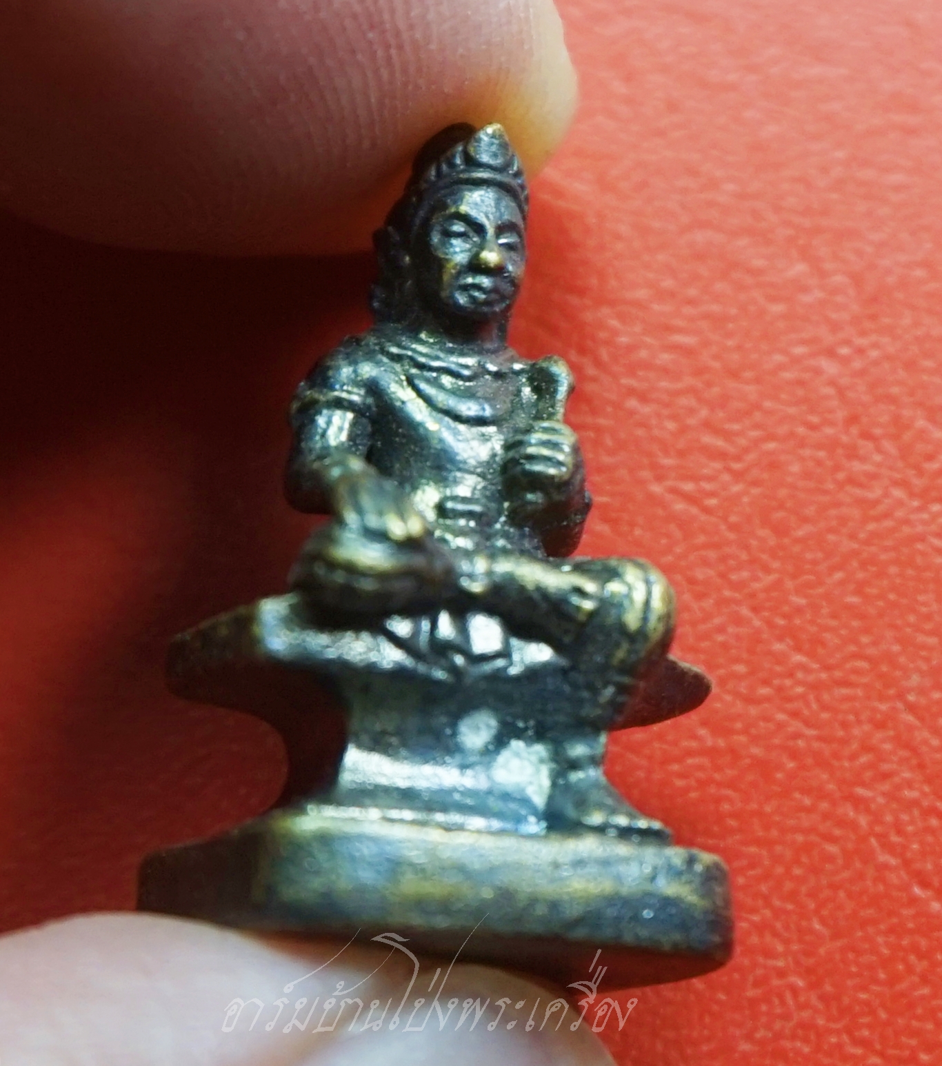 พระวิษณุกรรม วิทยาลัยการอาชีพตระการพืชผล จ.อุบลราชธานี รุ่นแรก หลวงปู่คําบุ วัดกุดชมภู เกจิดังแห่งเมืองอุบลฯ เมตตาปลุกเสกให้ใน ปี๒๕๕๔(องค์ที่1)