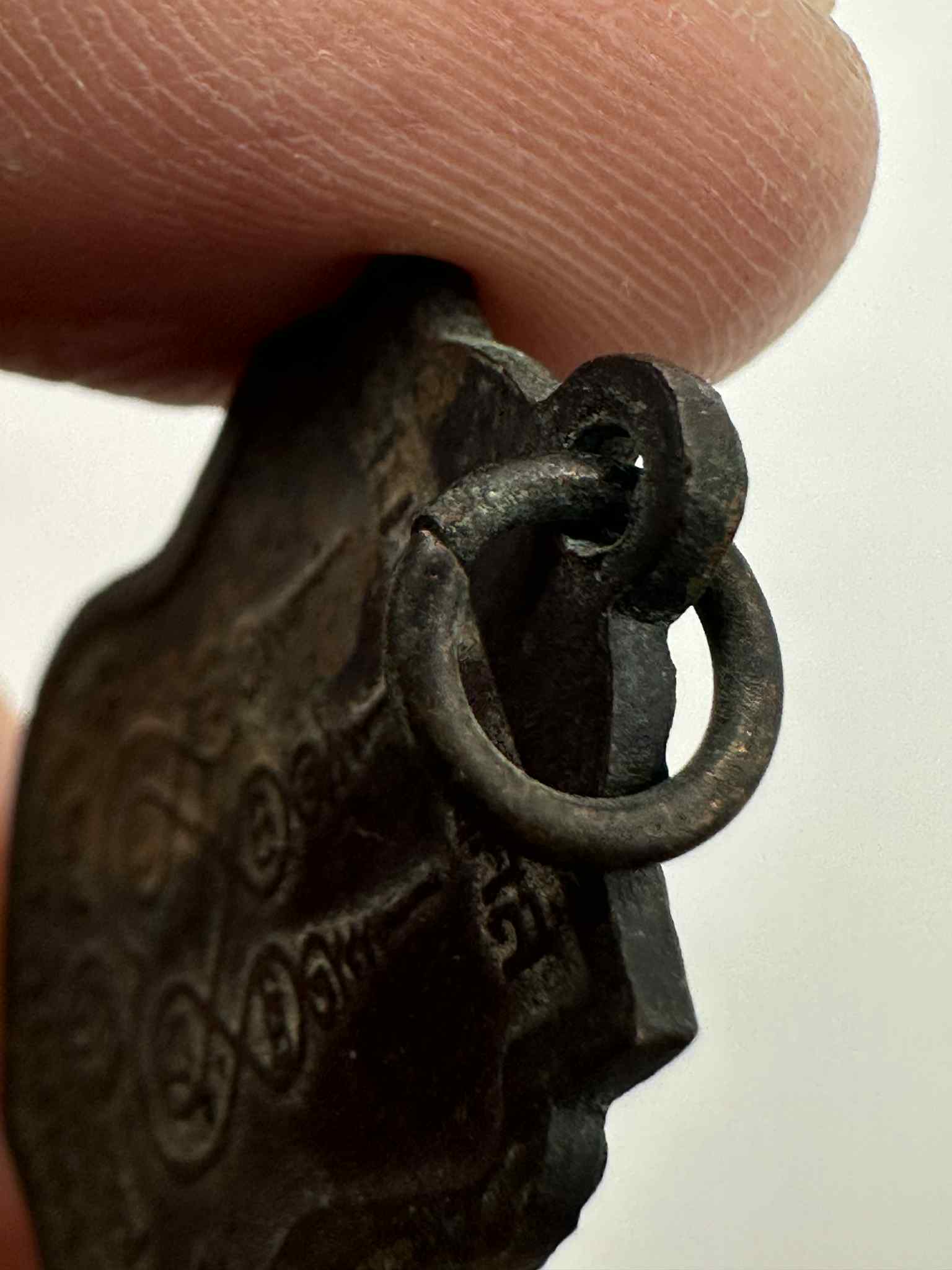 16.เหรียญเนื้อทองแดง หลวงปู่คร่ำ รุ่นเสมาศุภมงคล วัดวังหว้า จ.ระยอง ปี 37