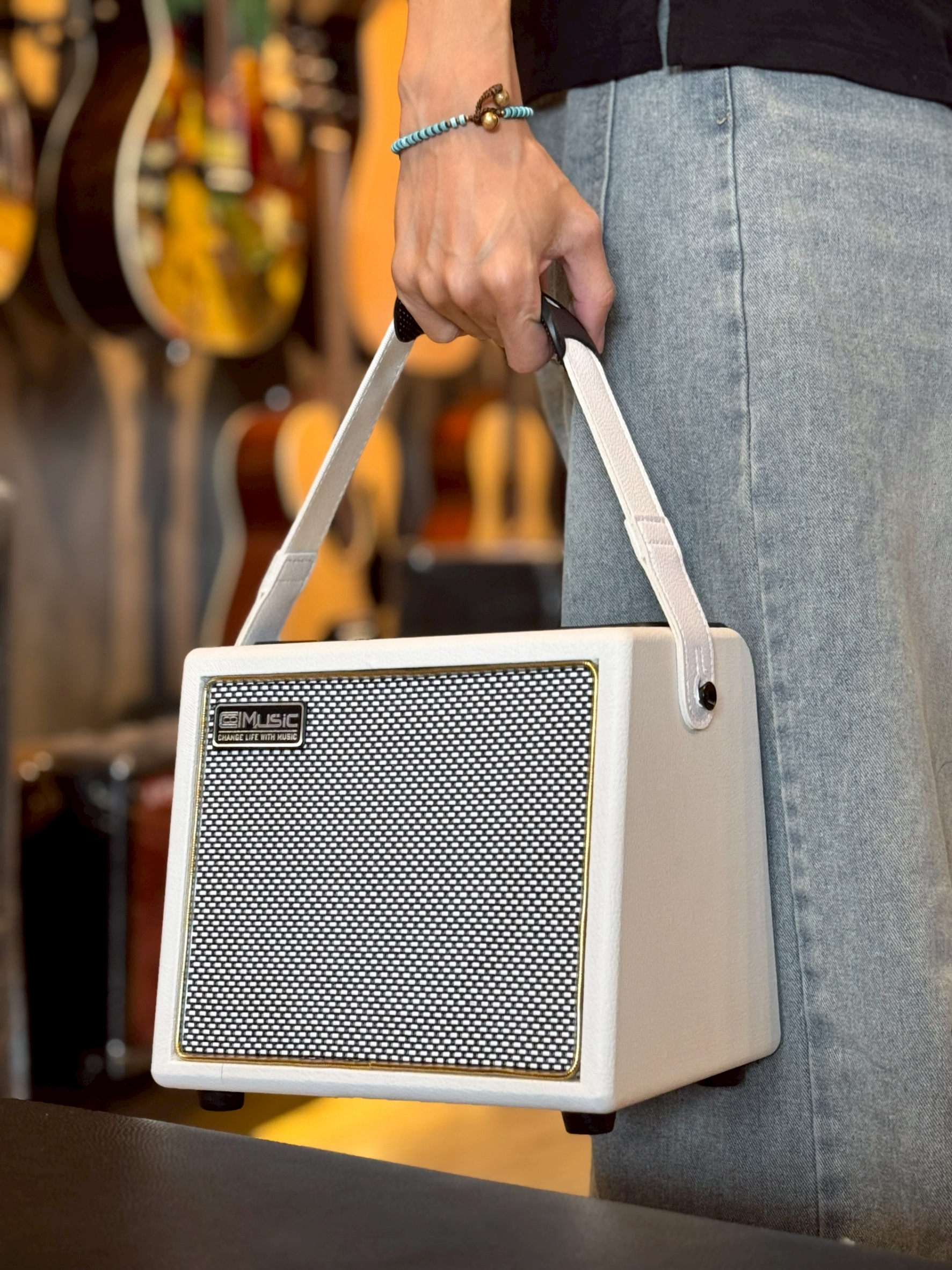 Cool Music BP-Mini 30 วัตต์ Cool Music ตู้แอมป์อคูสติค BP-Mini สีดำ - สีขาว แอมป์อเนกประสงค์ + ชาร์จไฟได้ (มีประกันศูนย์)