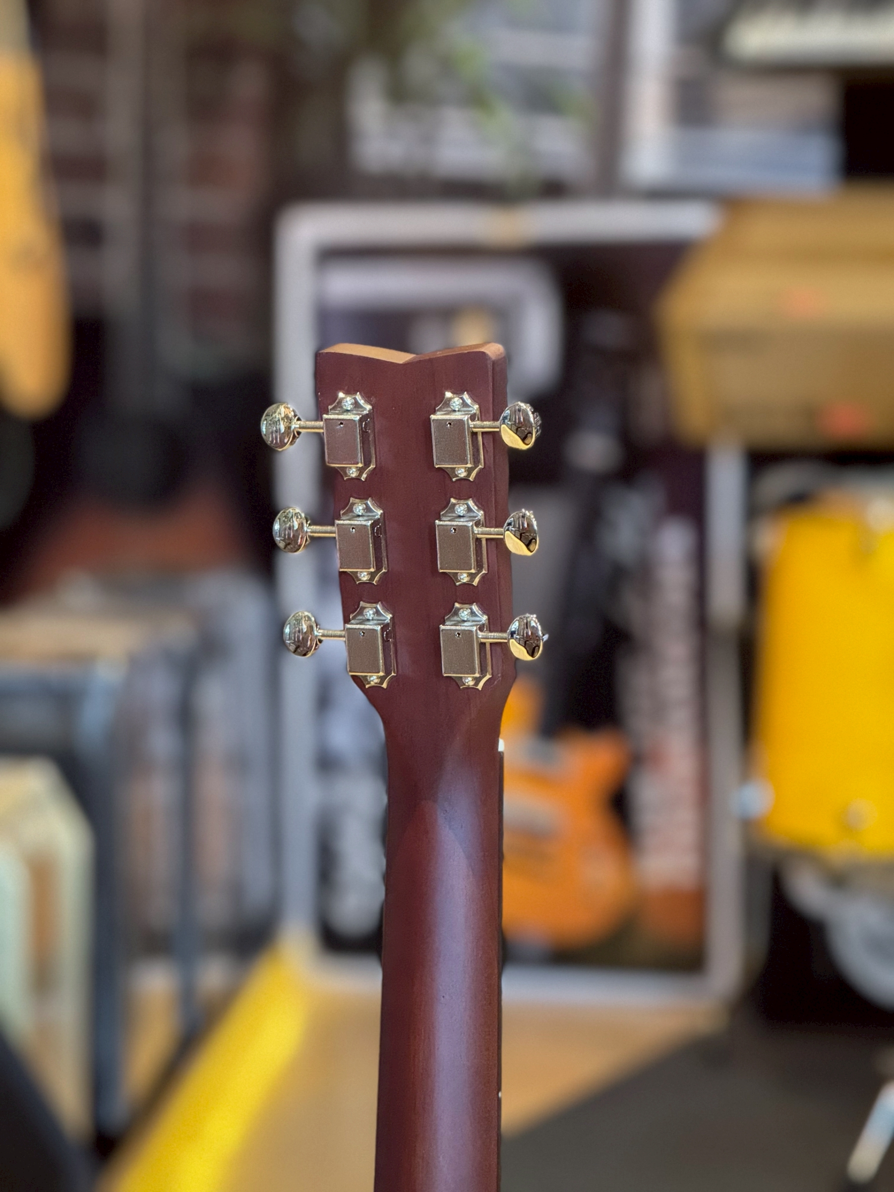 กีตาร์โปร่ง YAMAHA JR2S TOP Solid Spruce Acoustic Guitar สี N/SB พร้อมกระเป๋ากีตาร์ในกล่อง