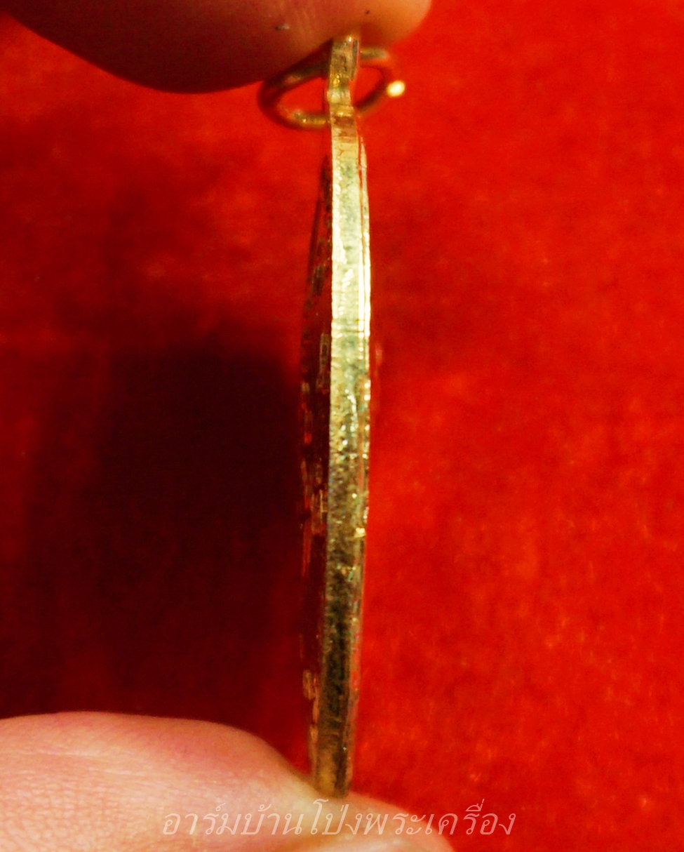 หลวงพ่อยะ วัดท่าข้าม รุ่นเจ้าสัว ปี๒๕๓๕ เนื้อกะไหล่ทอง(องค์ที่11)