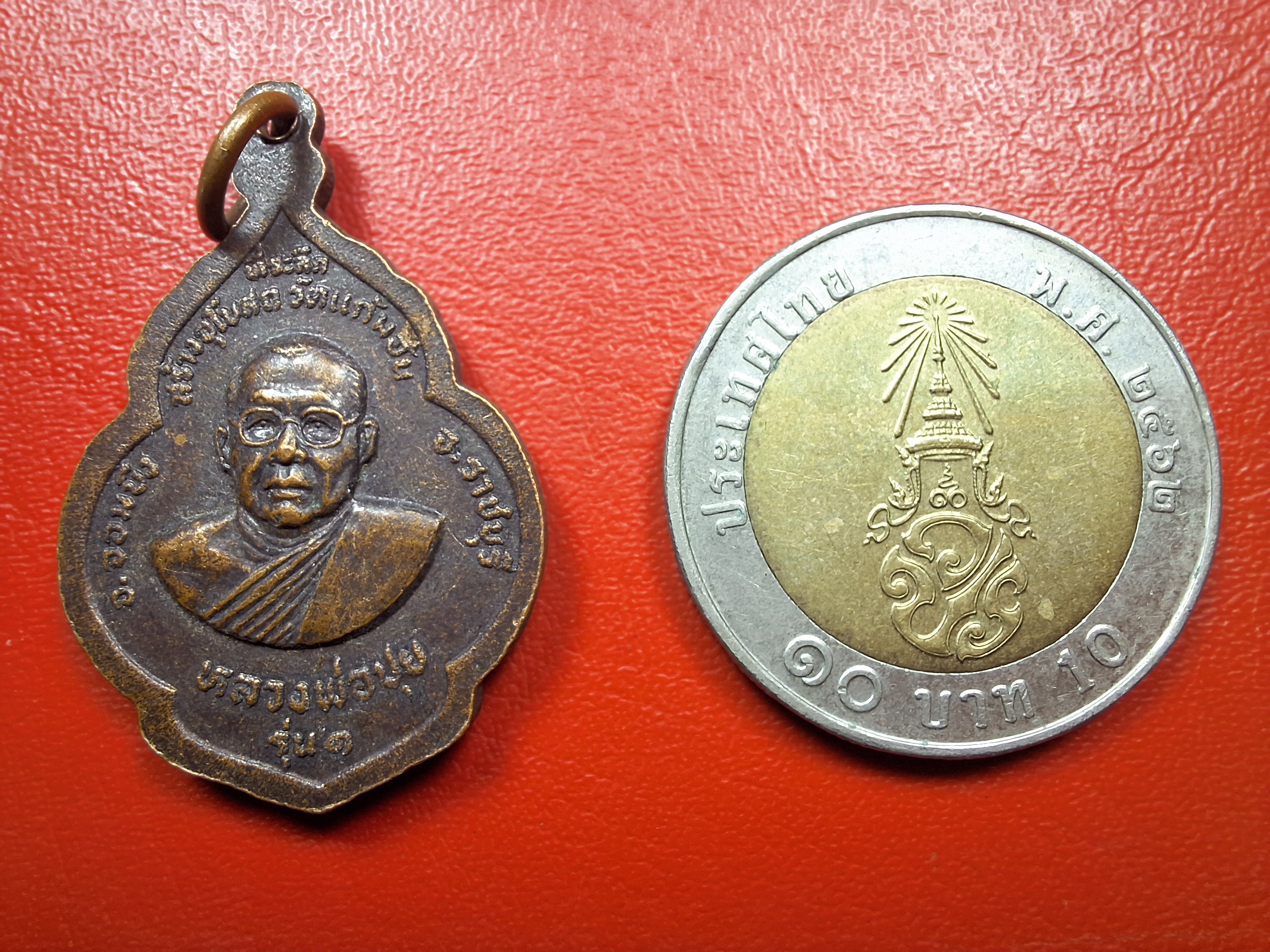 หลวงพ่อปุย วัดแก้มอ้น รุ่น๑ สร้างอุโบสถ เนื้อทองแดงรมดำ(องค์ที่3)