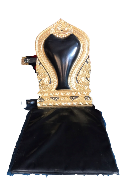 อาสนะพนักพิง สีแดง ลายพญานาค ปิดทอง พร้อมเสียบตาลปัตร สีดำ