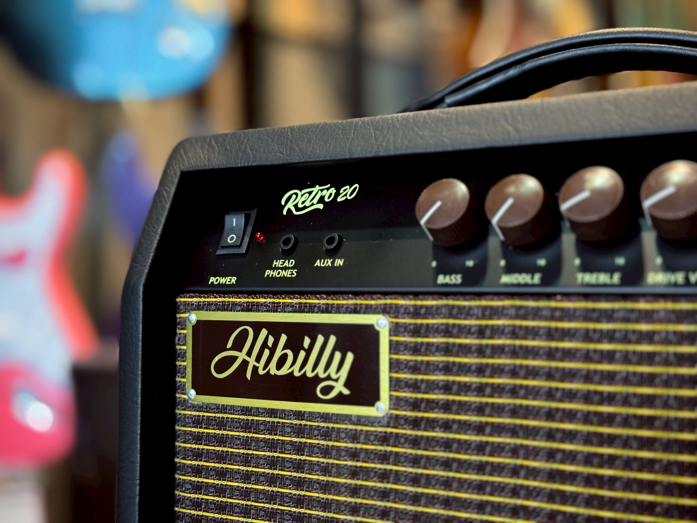 แอมป์กีต้าร์ Hibilly Retro20 Solid State BK ขนาด 20 วัตต์ สามารถคุมเสียงหรือสร้างเสียงที่หลากหลายและมีคุณภาพสูงได้อย่างดีเยี่ยม