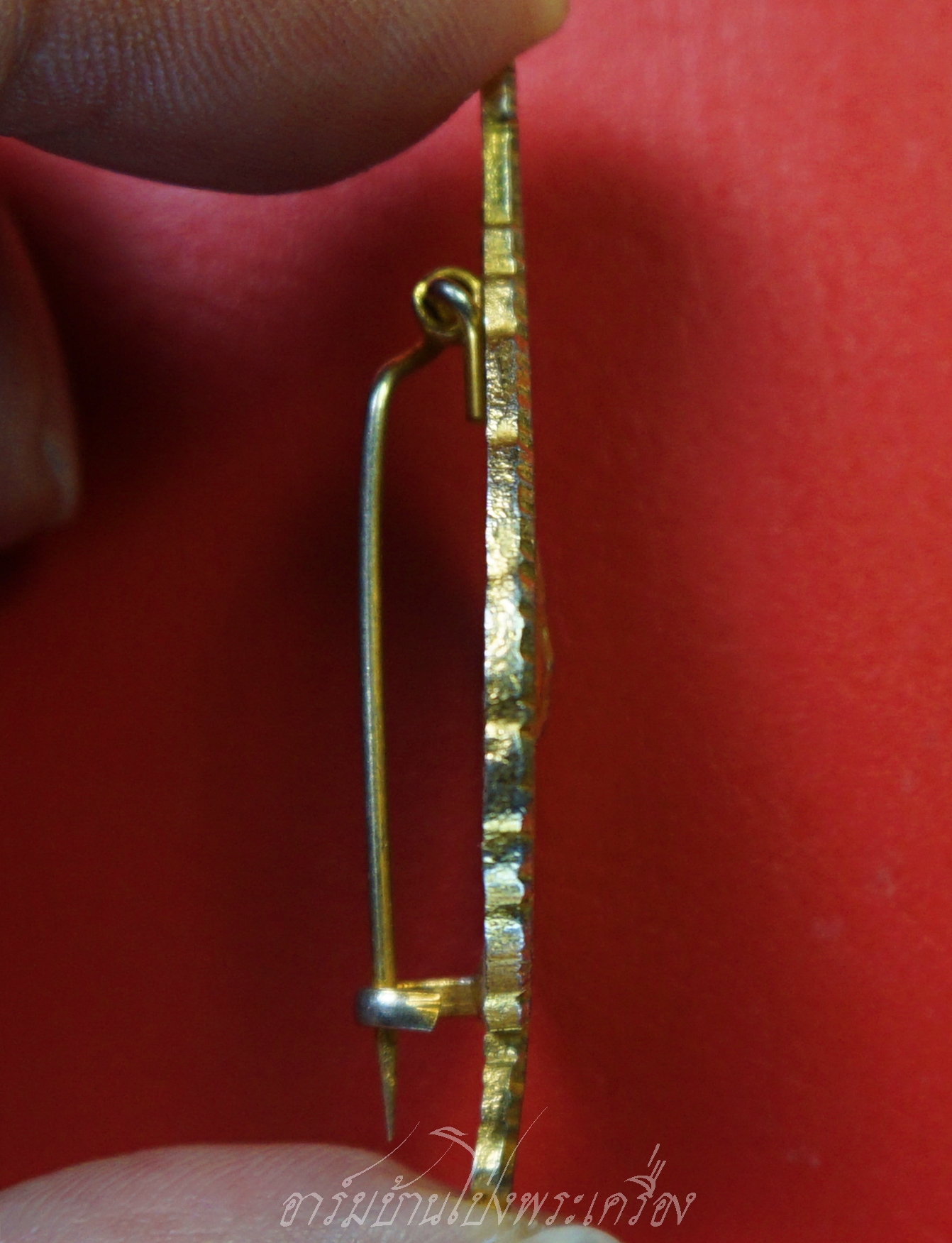 พระเทพวรคุณ หลวงพ่อสมาน สุเมโธ วัดป่าแสงอรุณ(วัดสมศรี) จ.ขอนแก่น เข็มกลัดพัดยศ ปี๒๕๔๑ เนื้อกะไหล่ทอง(องค์ที่1)