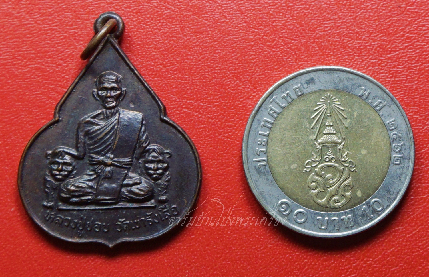 หลวงปู่ชอบ วัดเขารังเสือ รุ่นฉลองอายุ๗รอบ จับหัวเสือ เนื้อทองแดง(องค์ที่9)