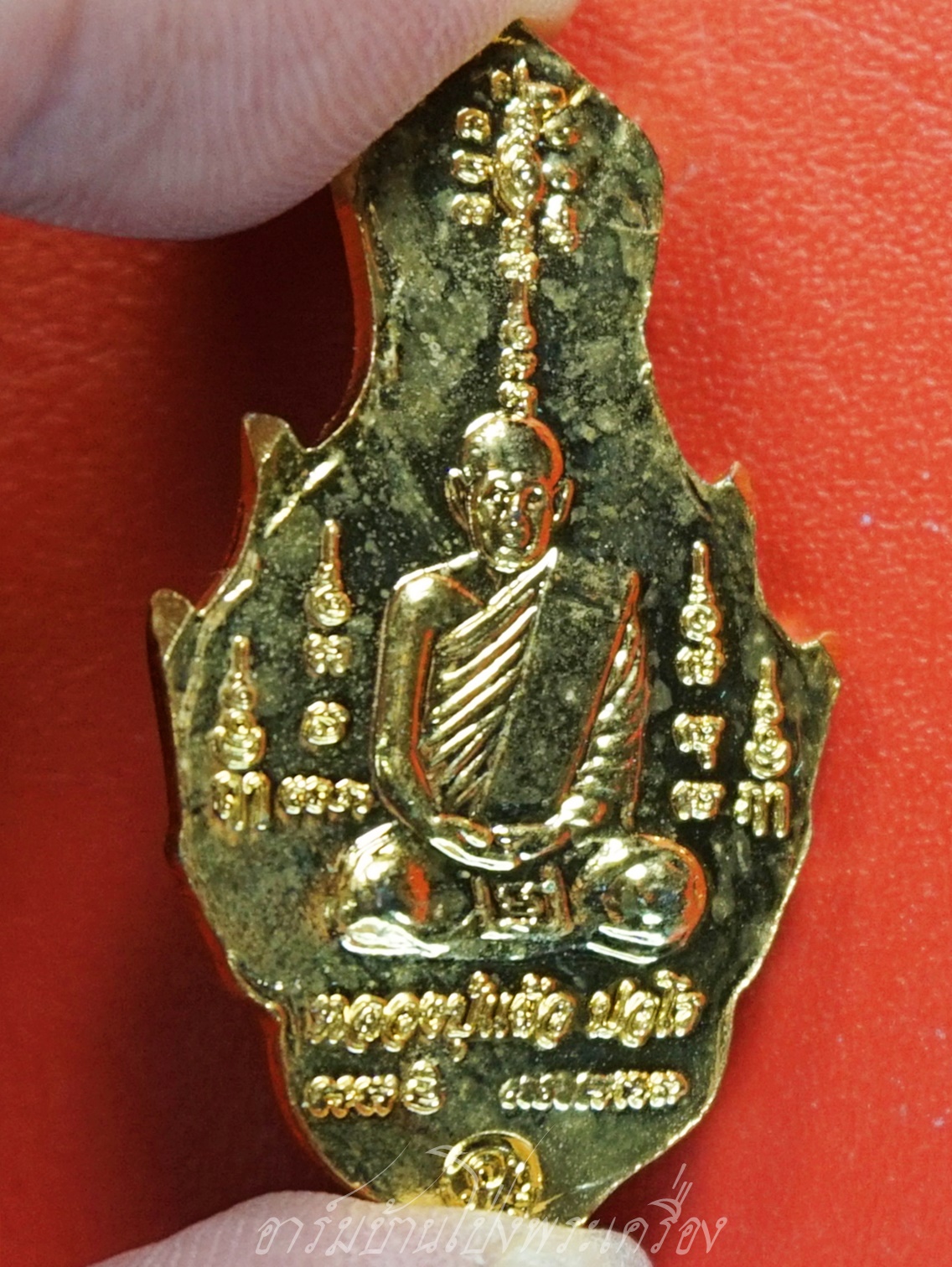 หลวงปู่แผ้ว วัดหนองพงนก เศียรพ่อแก่ กะไหล่ทองลงยา พิธีมหาจักรพรรดิ์ตราธิราช๑๐๘คณาจารย์(องค์ที่3)