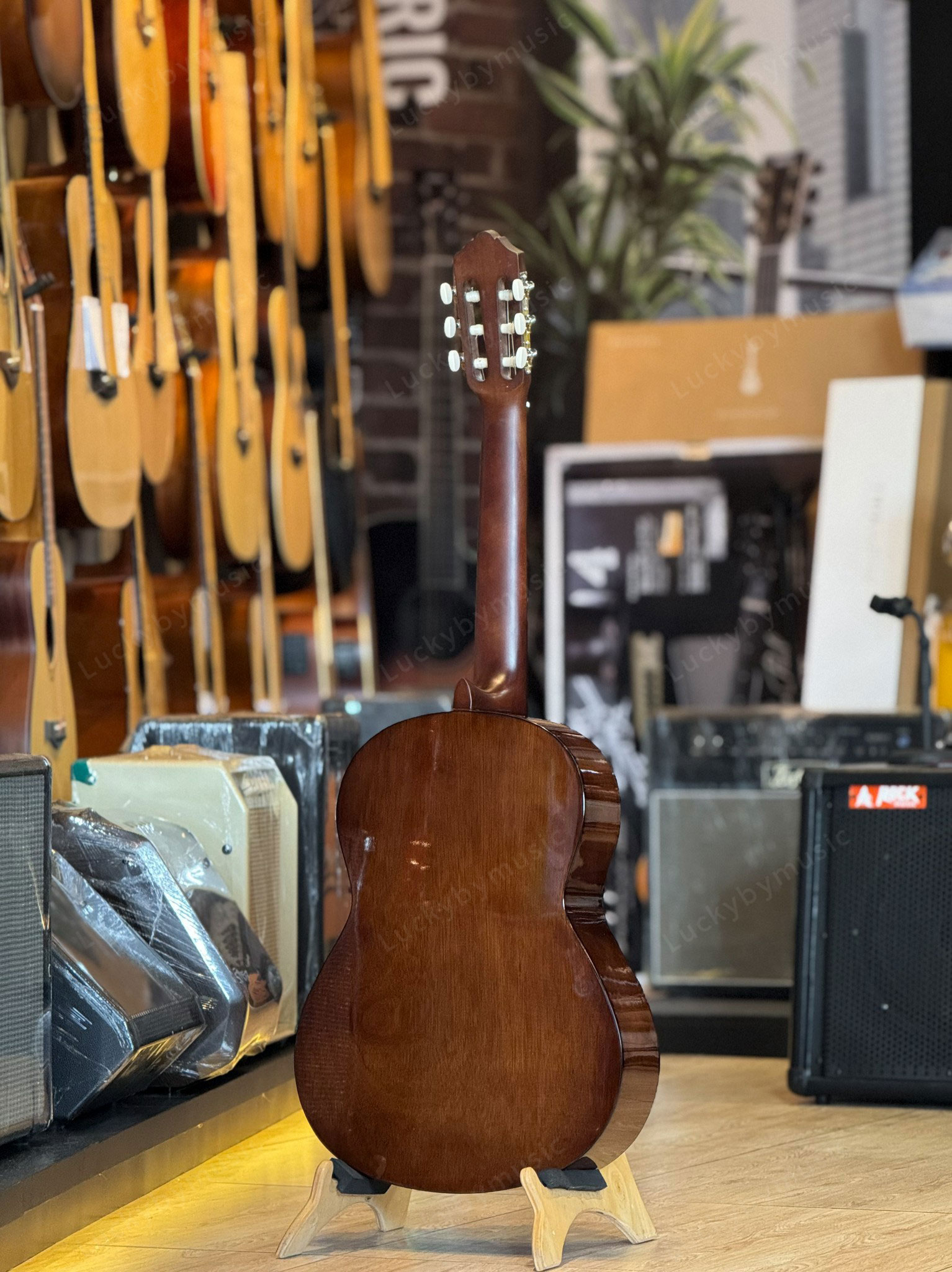 Yamaha® C40 Classical Guitar กีตาร์คลาสสิค ขนาด 39 นิ้ว รุ่น C40//02 Natural | จัดส่งในประเทศ ของแท้ 100%