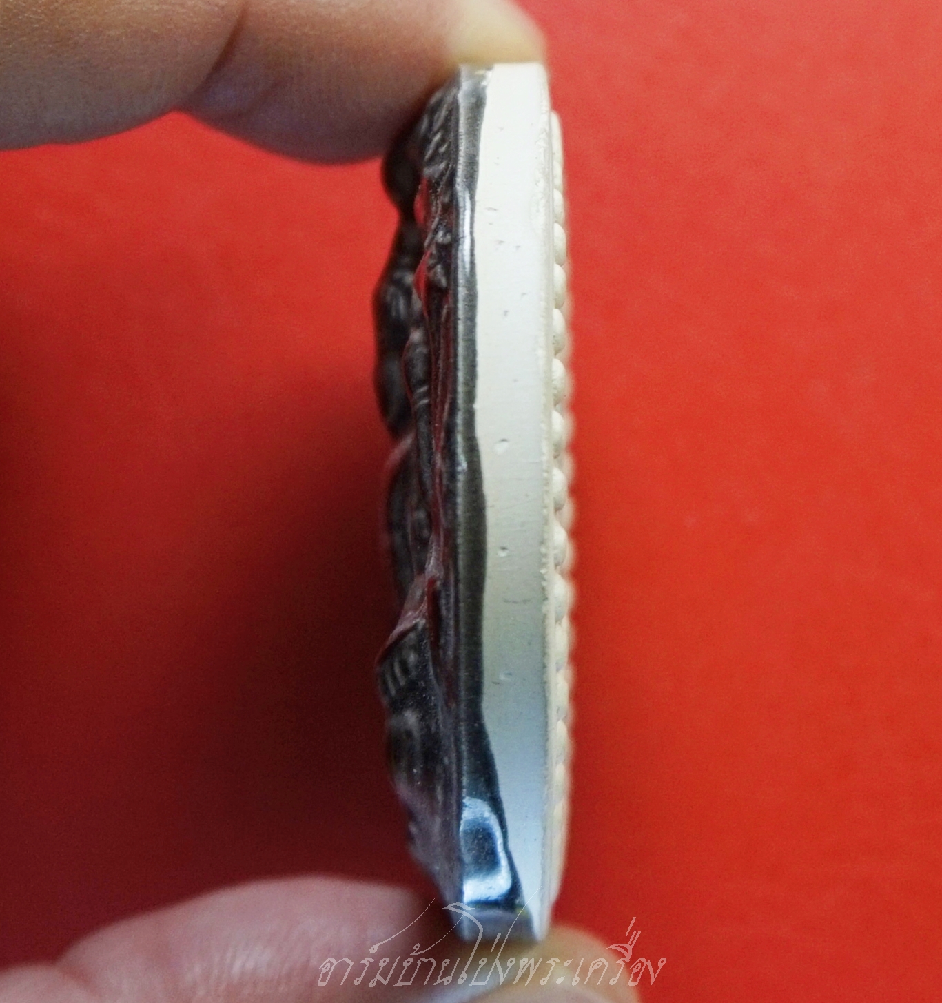 จตุคามรามเทพ เนื้อกระเบื้องเคลือบสีดำ หลังเจดีย์ปั๊มตรายาง ไม่ทราบรุ่นใครรู้เอาไปครับ(องค์ที่1)