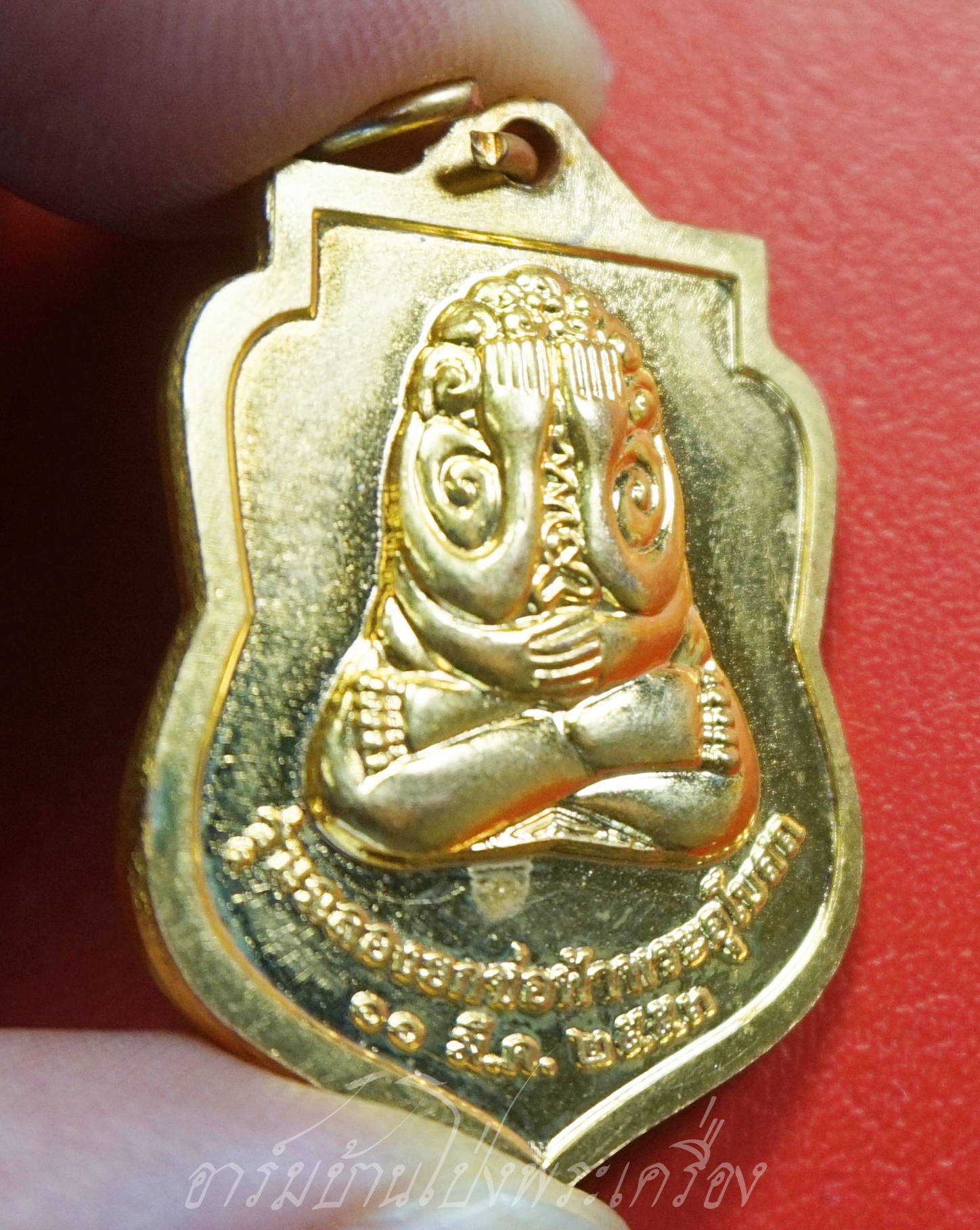 หลวงพ่อพุฒ วัดกลางบางพระ หลังปิดตา รุ่นฉลองยกช่อฟ้าพระอุโบสถ ปี๒๕๕๓ เนื้อกะไหล่ทอง(องค์ที่1)