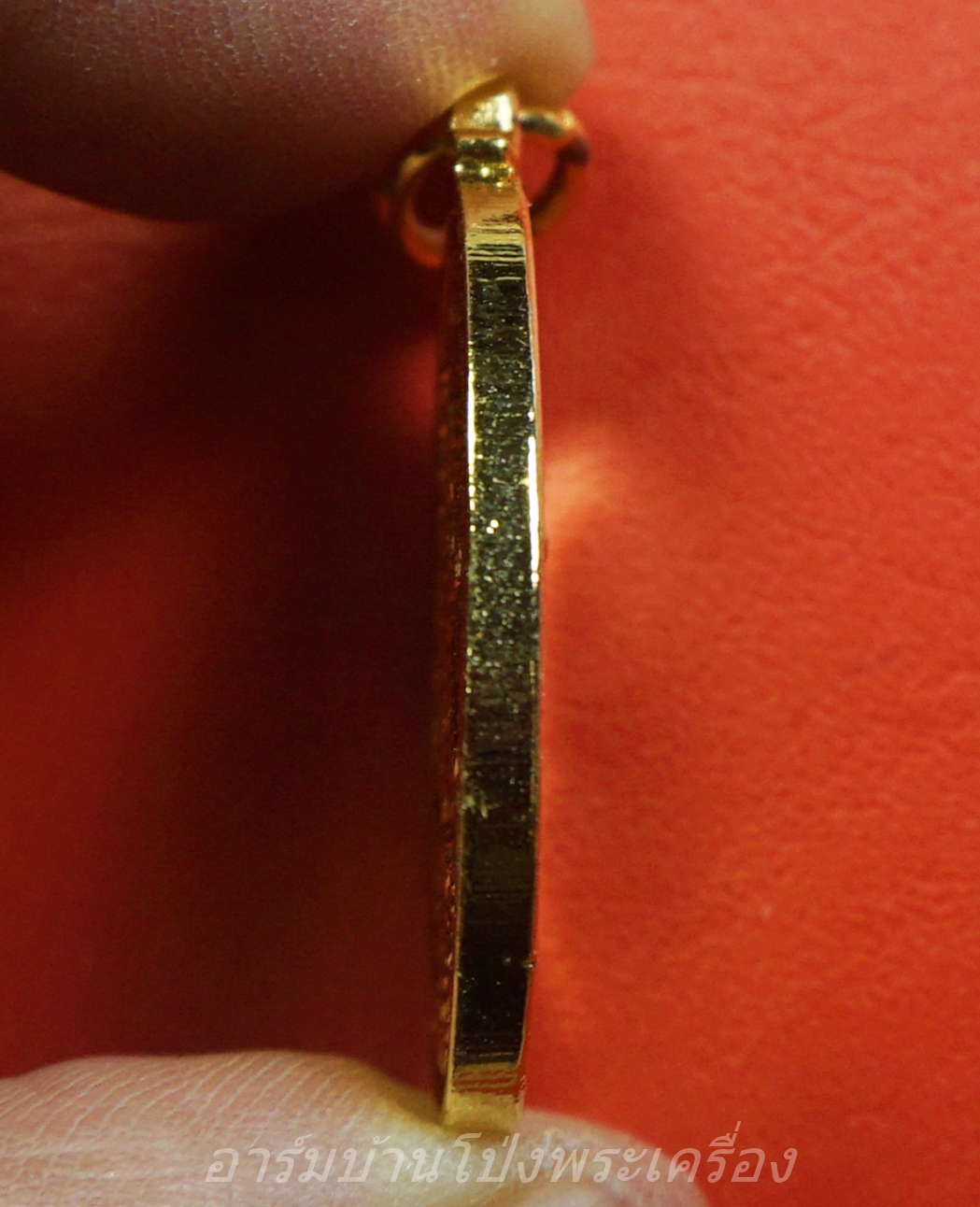 หลวงพ่อยะ วัดท่าข้าม รุ่นแรก ปี๒๕๓๐ เหรียญรูปไข่ พิมพ์เล็ก เนื้อกะไหล่ทอง(องค์ที่2)