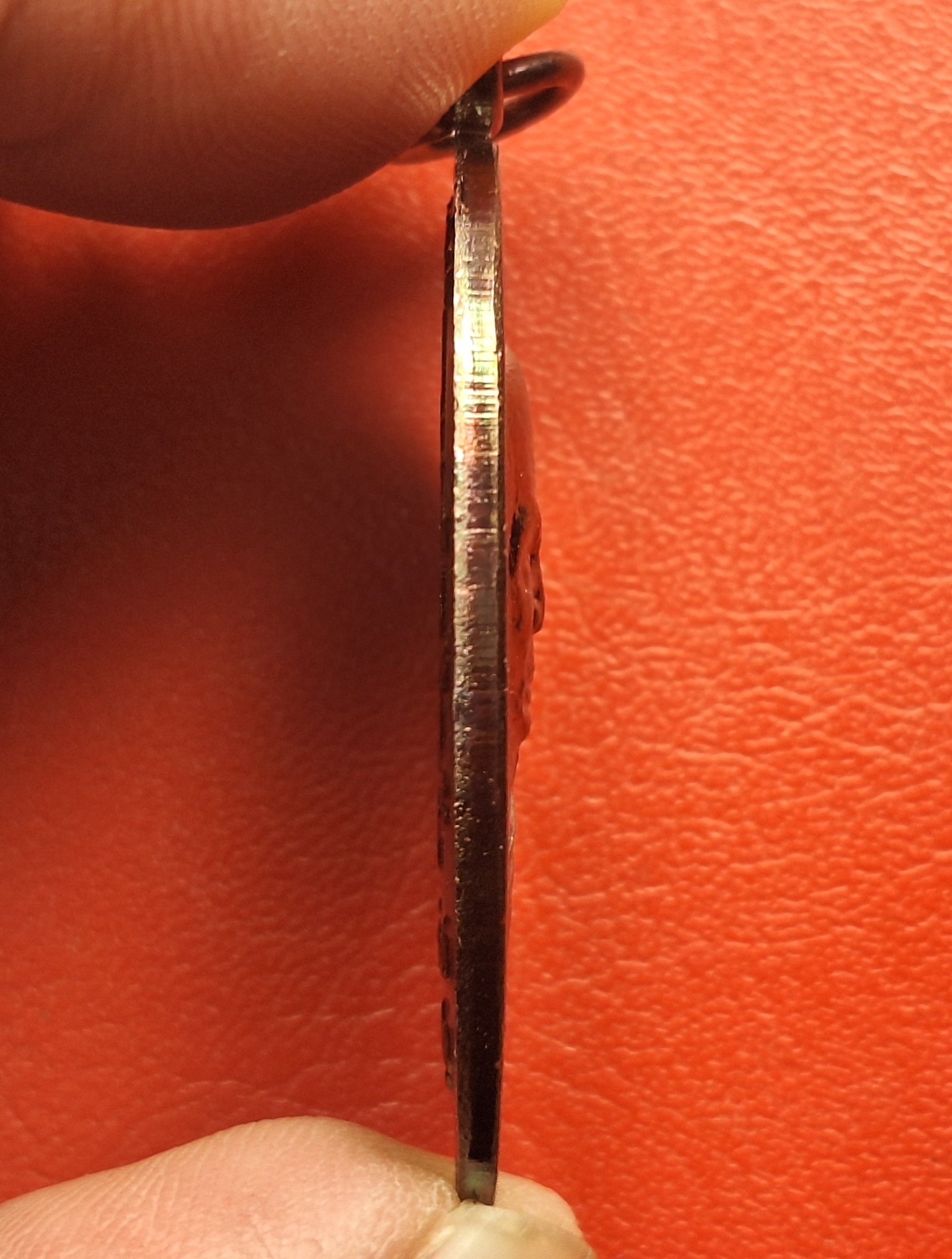 หลวงปู่แผ้ว ปวโร วัดกำแพงแสน ใบขี้เหล็ก ปี๒๕๕๗ เนื้อทองแดง บล๊อกนวะ ตอกโค้ต ส.ท.(สุดท้าย)(องค์ที่10)